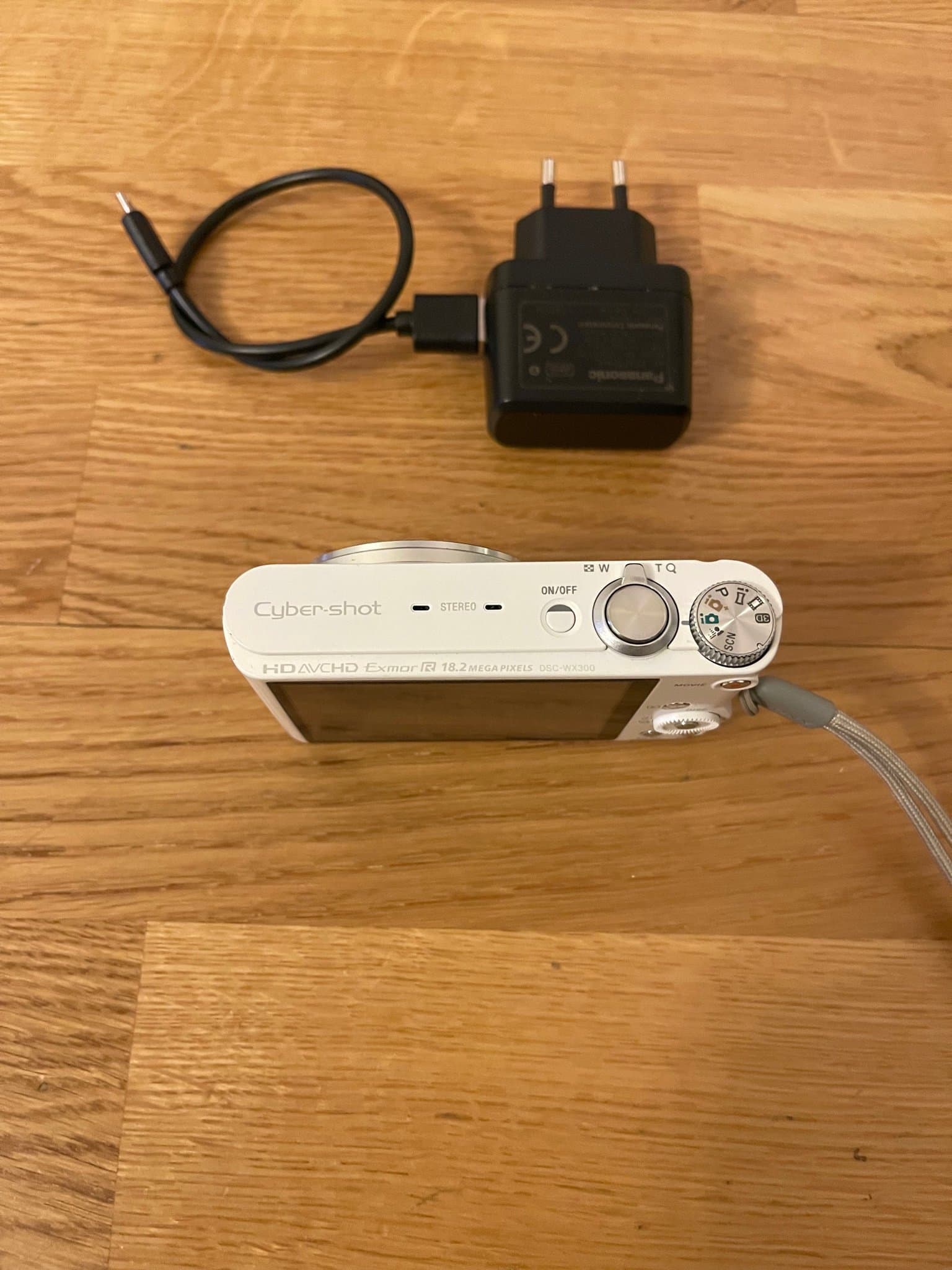 Sony Cyber-shot DSC-WX300 18.2 MP - 20x optisk zoom