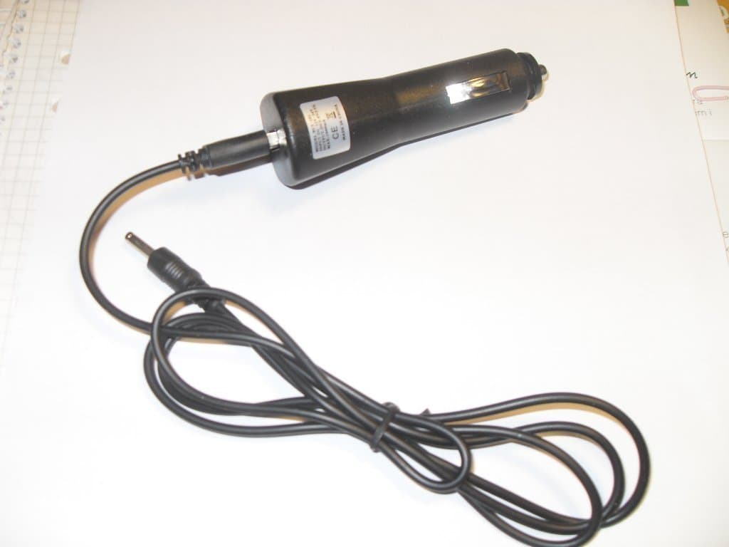 Billaddare med löstagbar kabel