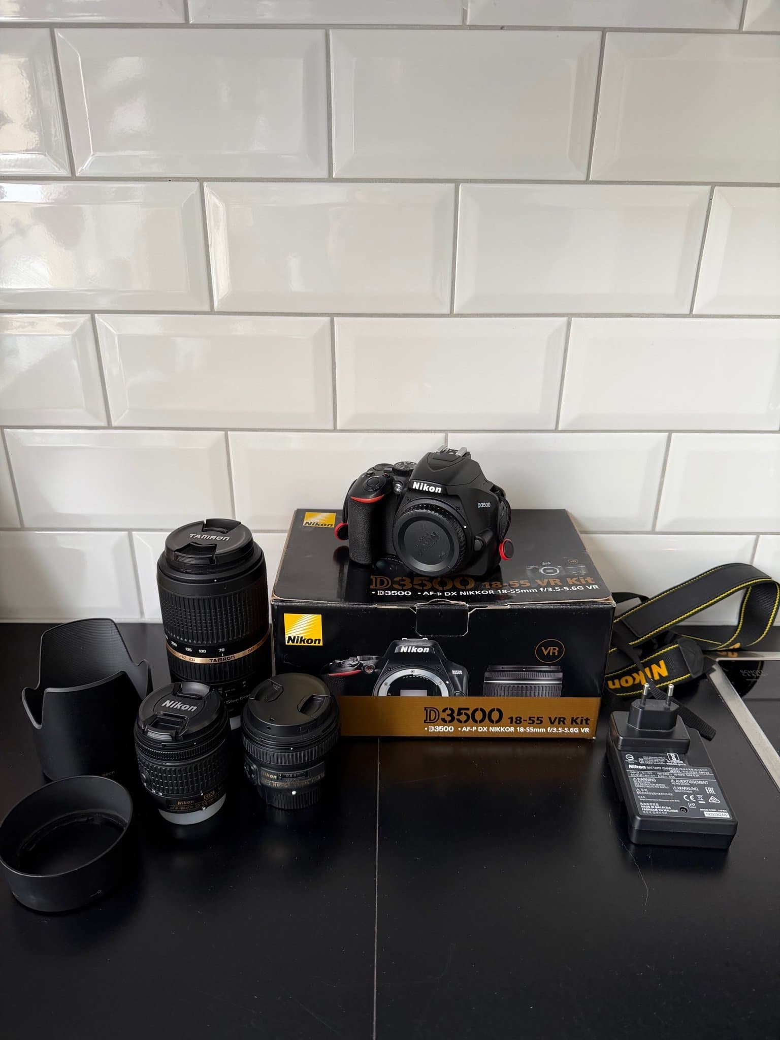 Nikon D3500 + 3 Objektiv (18-55 VR, 50/1.8, 70-300 SP VC)
