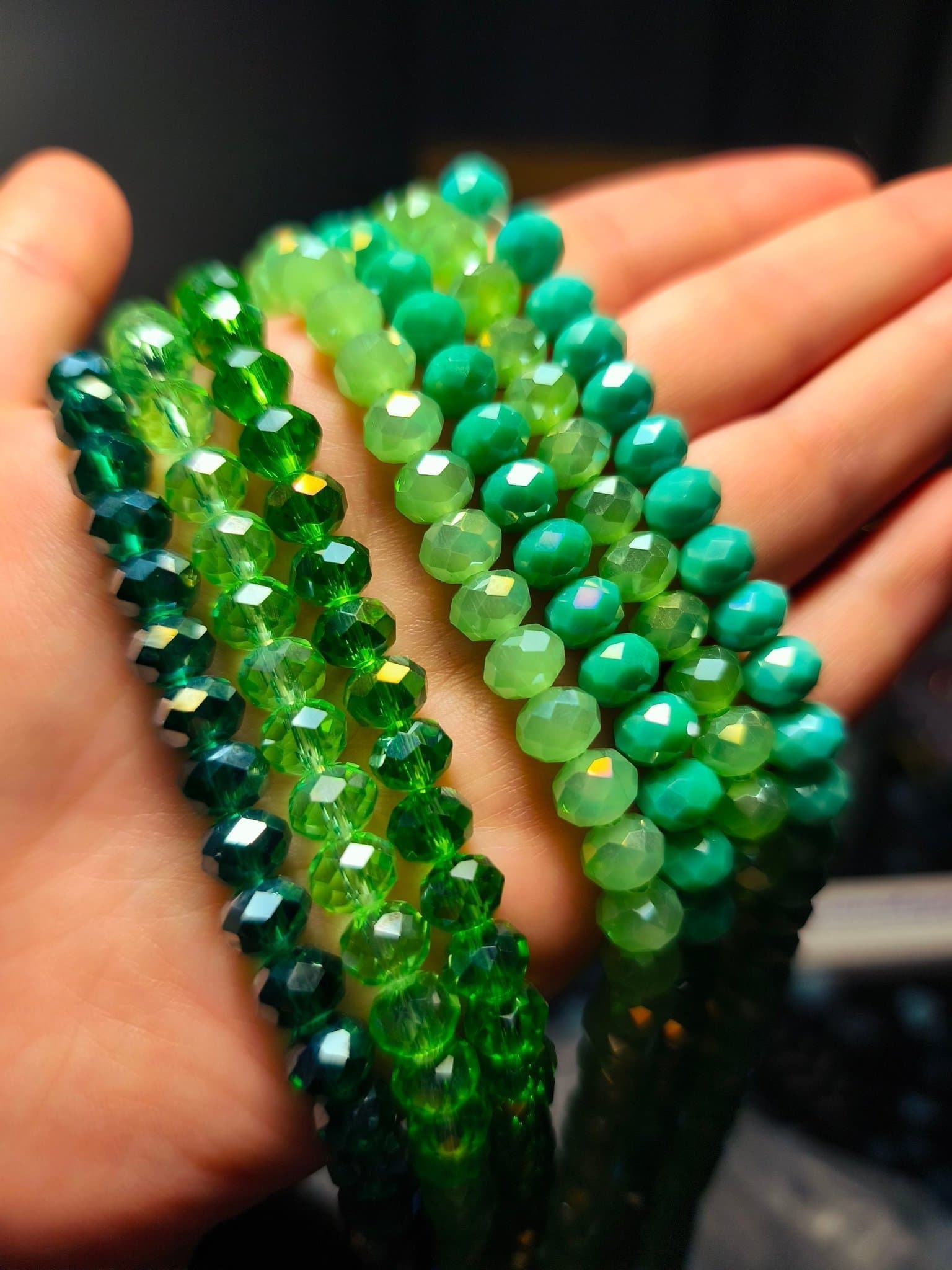 7 strängar, 8 mm, gröna pärlsträngar för smyckestillverkning