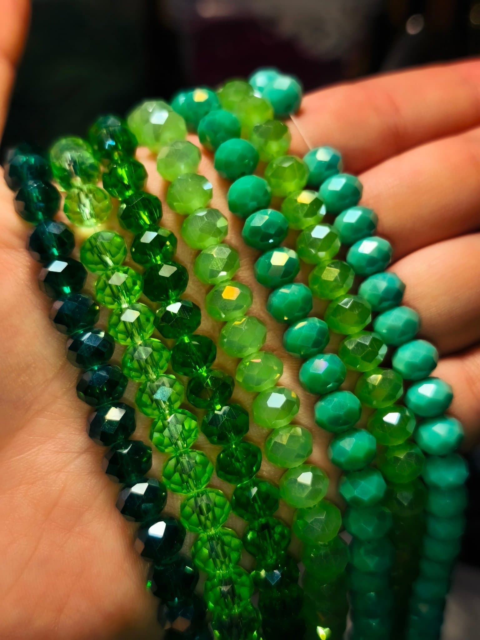 7 strängar, 8 mm, gröna pärlsträngar för smyckestillverkning