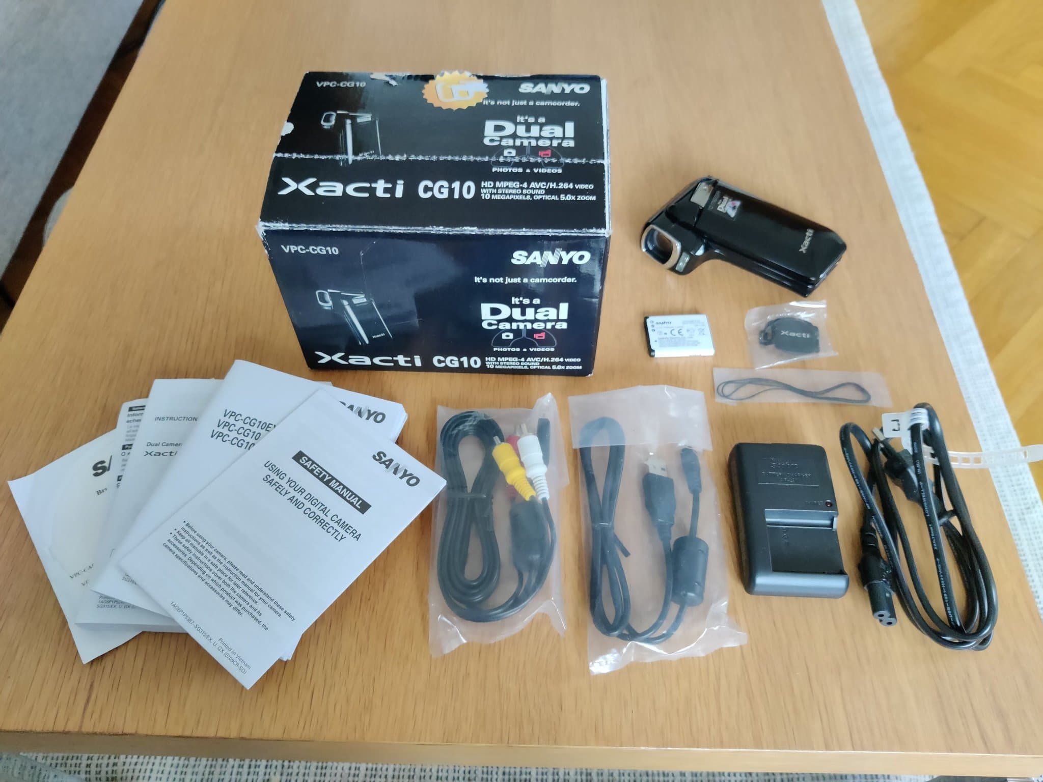 Sanyo Xacti HD videokamera med tillbehör