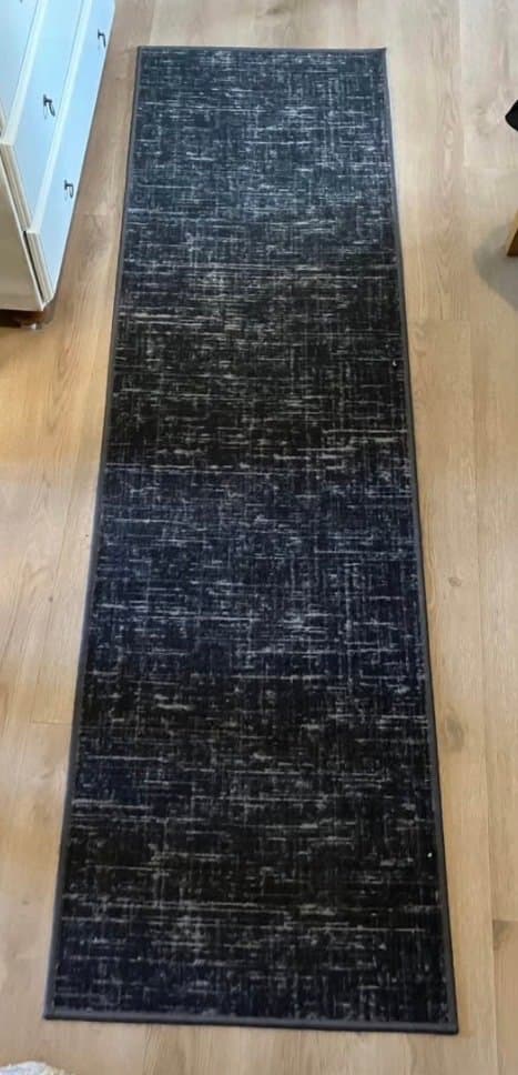 Matta, svart med mönster