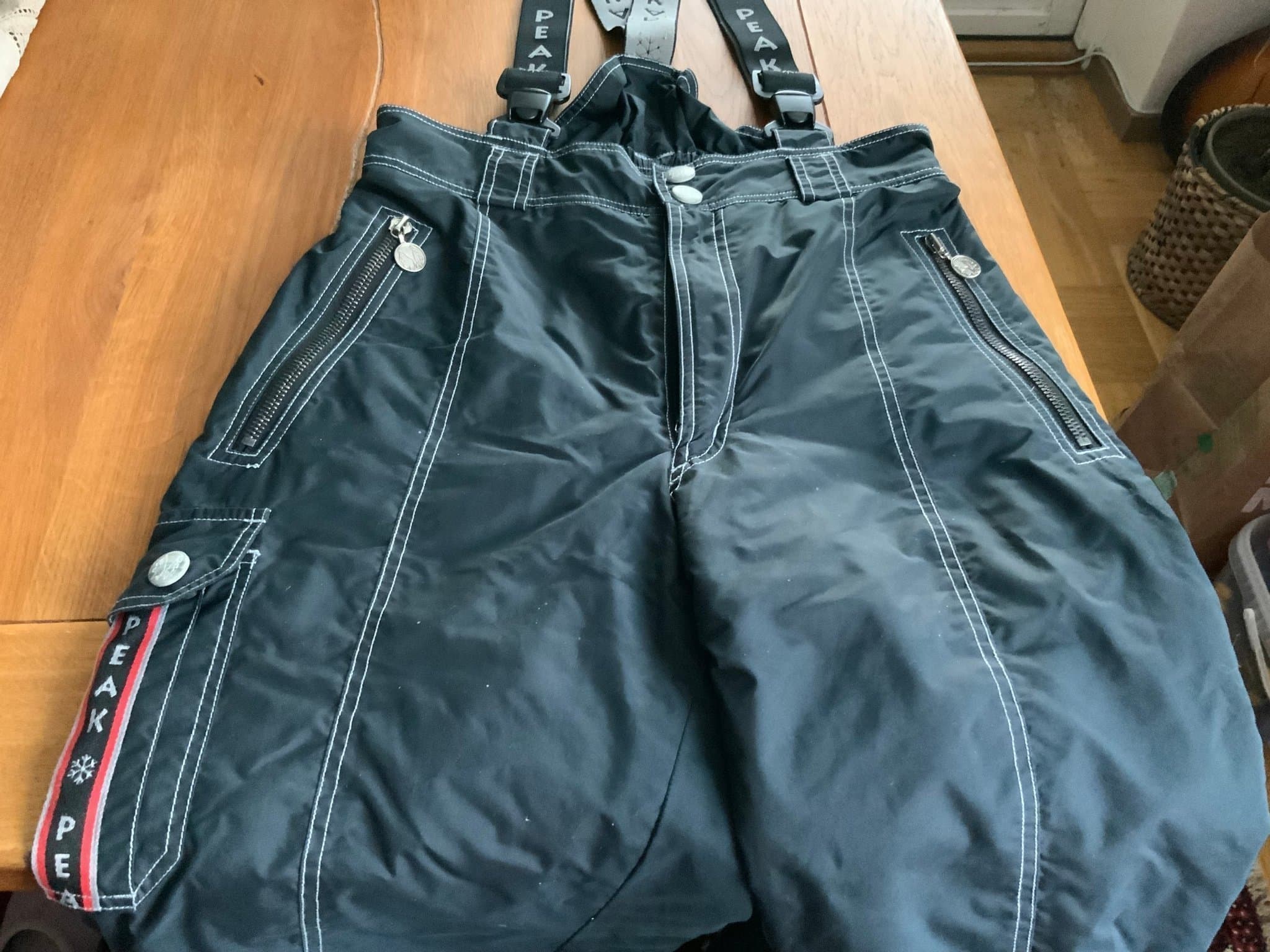 Peak Performance svarta skidbyxor, storlek 42