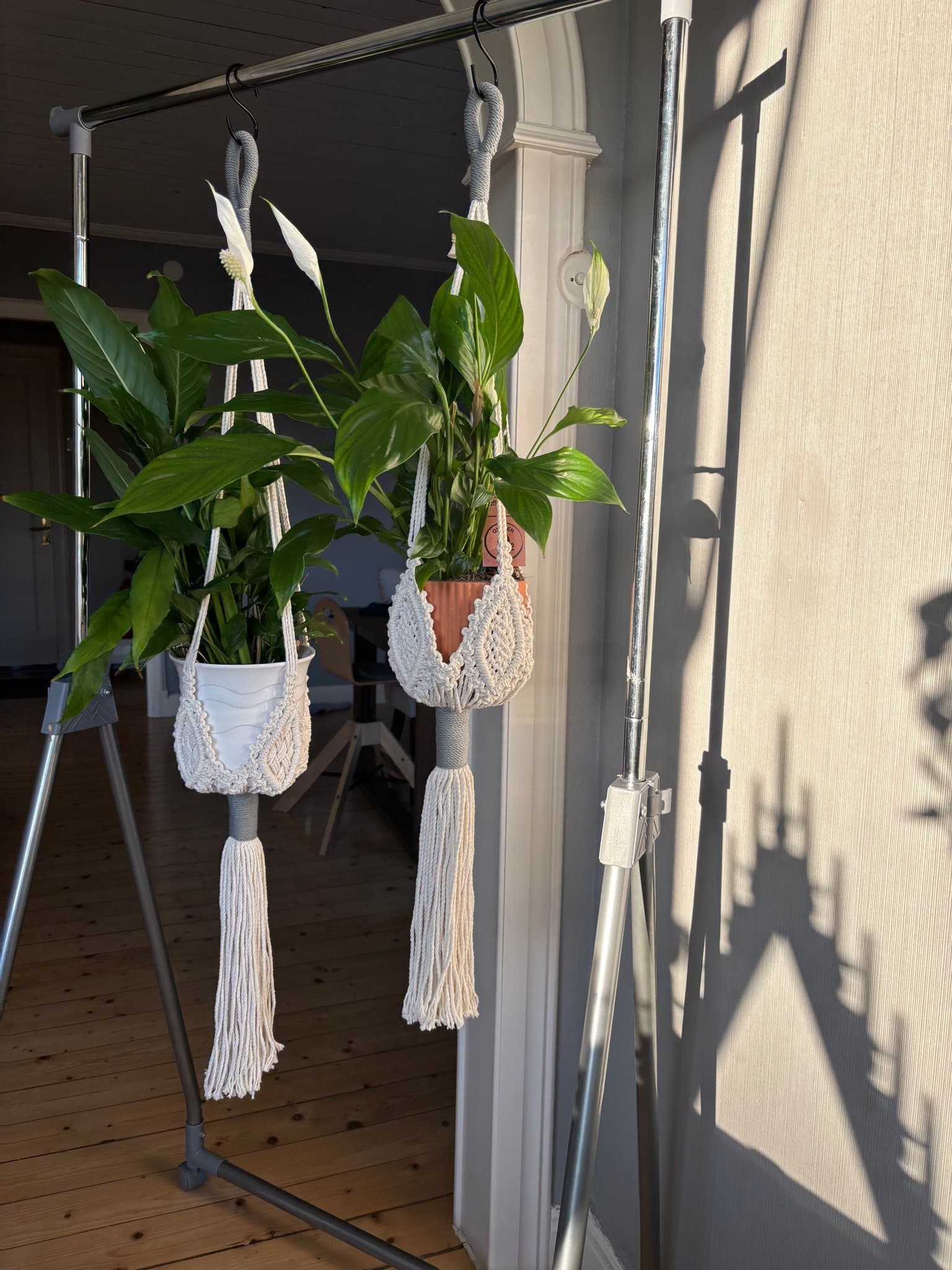 Två stora amplar i makramé KASSIE/KATIA