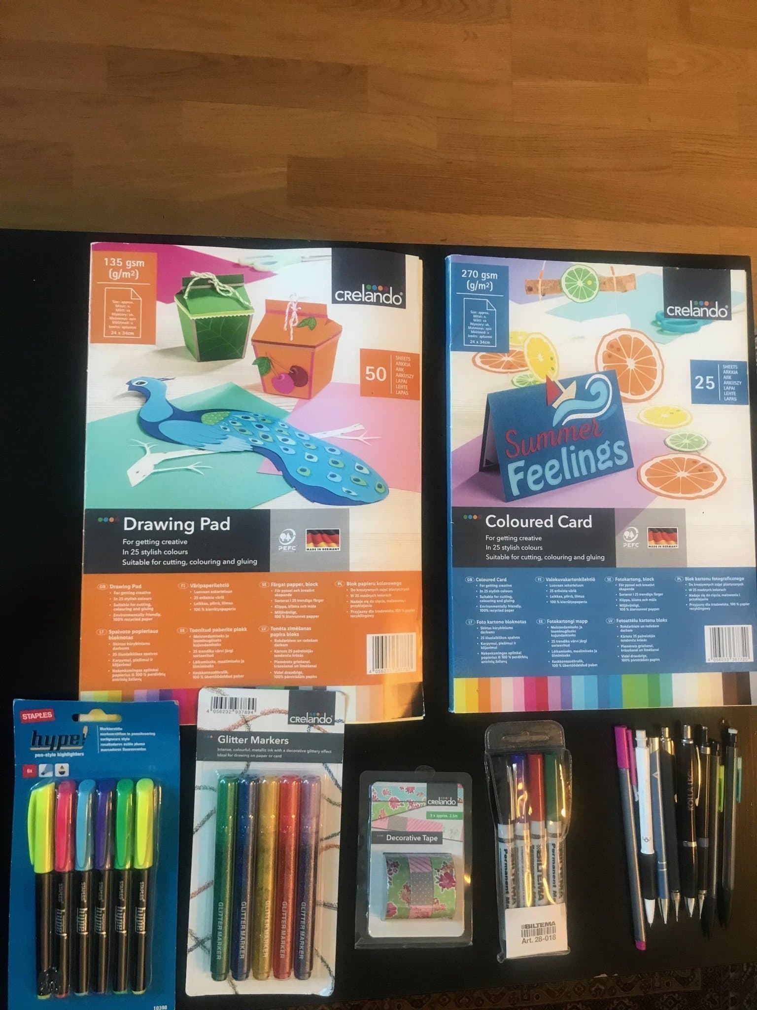 Stort paket med pyssel- och skrivmaterial