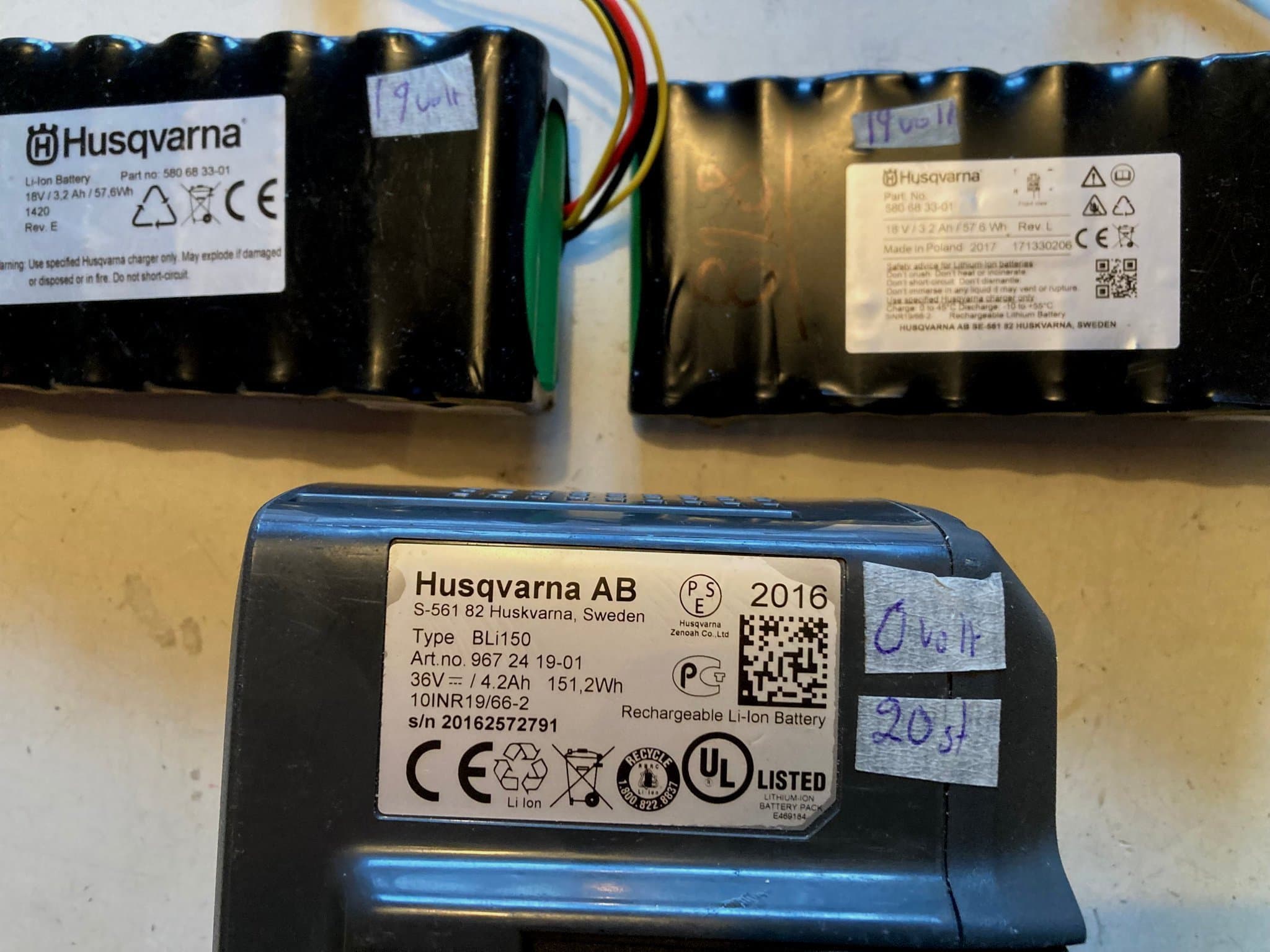 40 st 18650 Li-ion. 0-19volt defekta robotgräsklippare mm.Kan va hela celler med