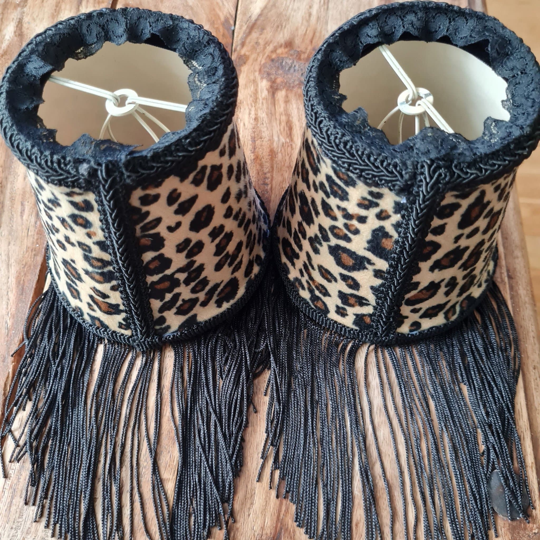 Leopard. NYKLÄDDA! Lampetter vägglampa mässing! Läcker, Välgjord med fransar.