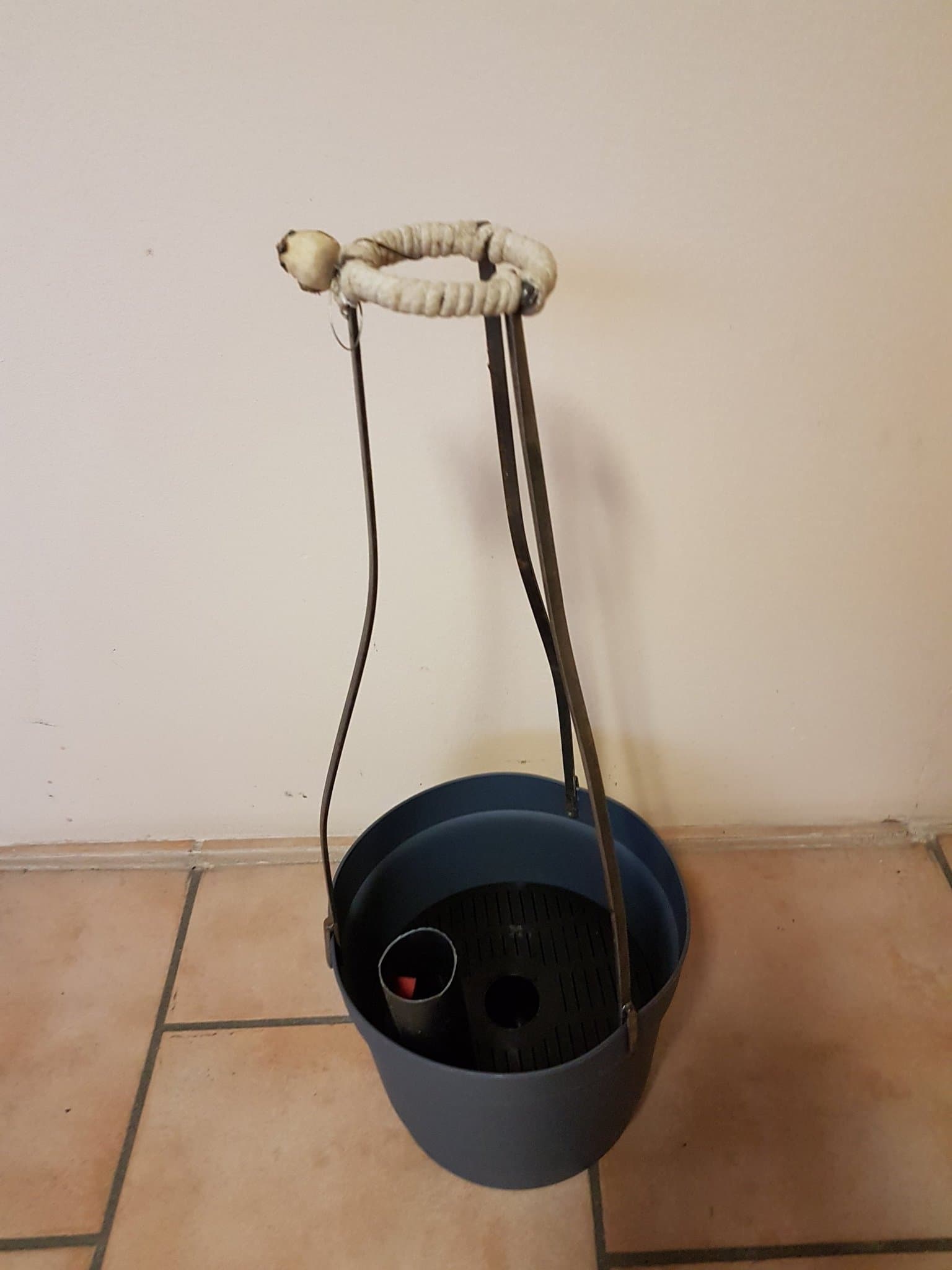 Självvattnade blomkruka med ställning