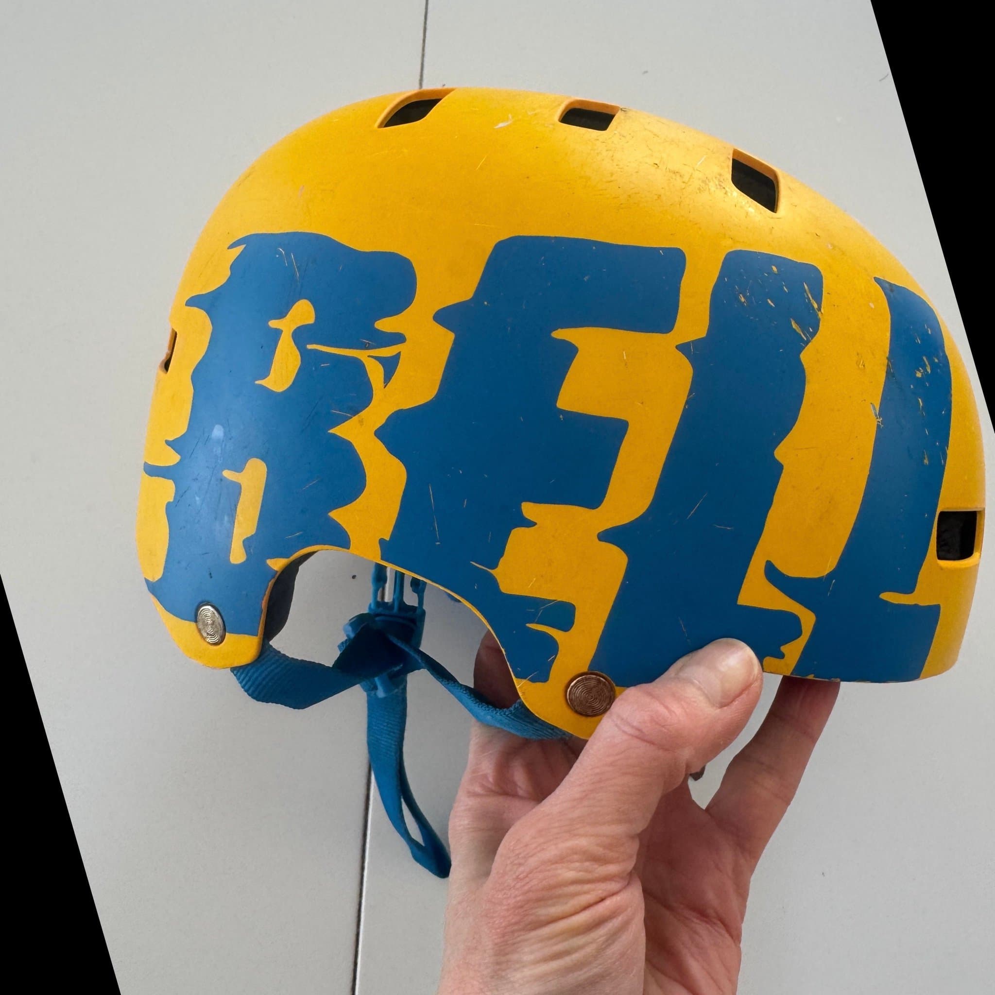 Bell cykelhjälm, gul/orange/blå, storlek XS (49-53 cm)