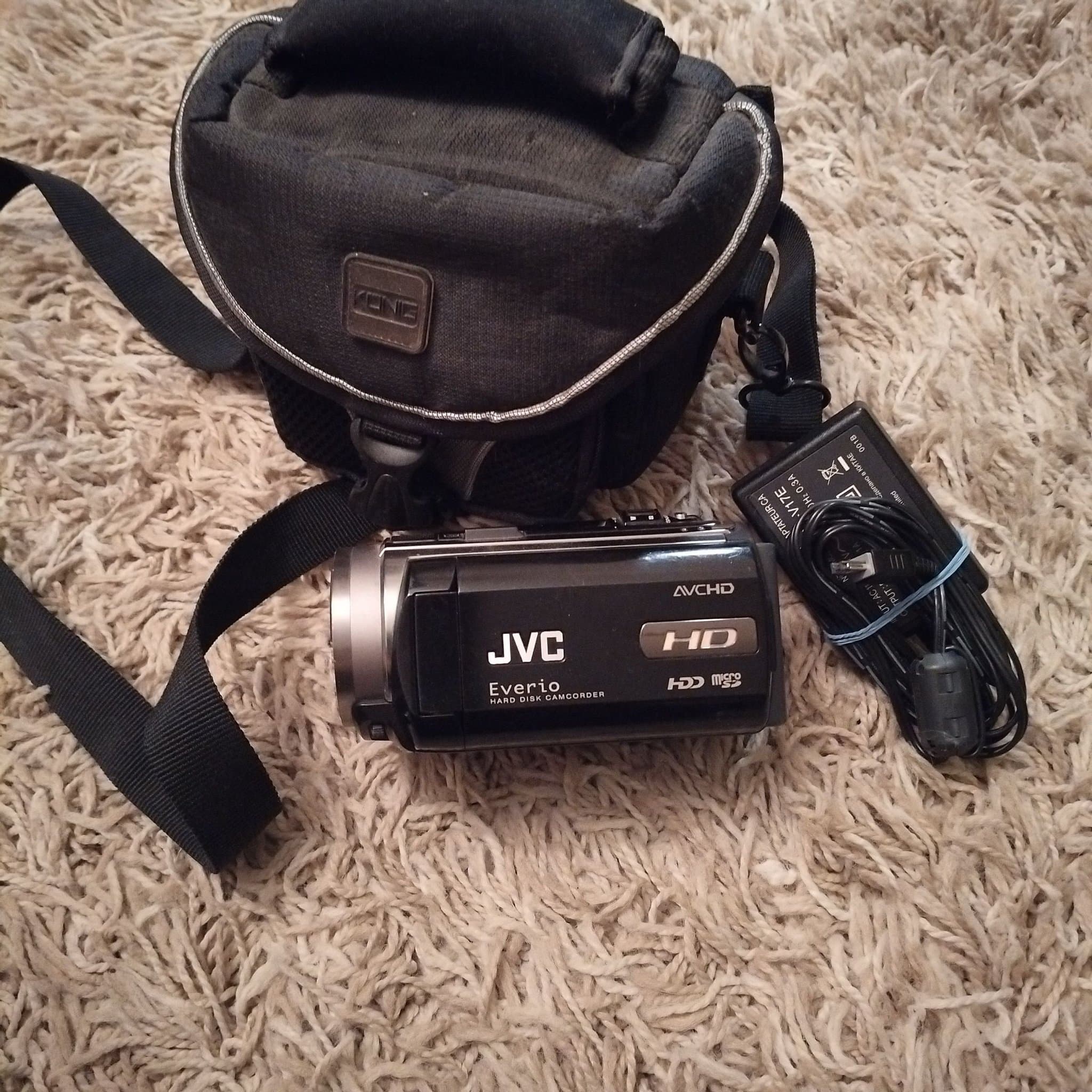 JVC Everio HD Videokamera hybrid ”sparsamt använd” bra batteri” laddare”