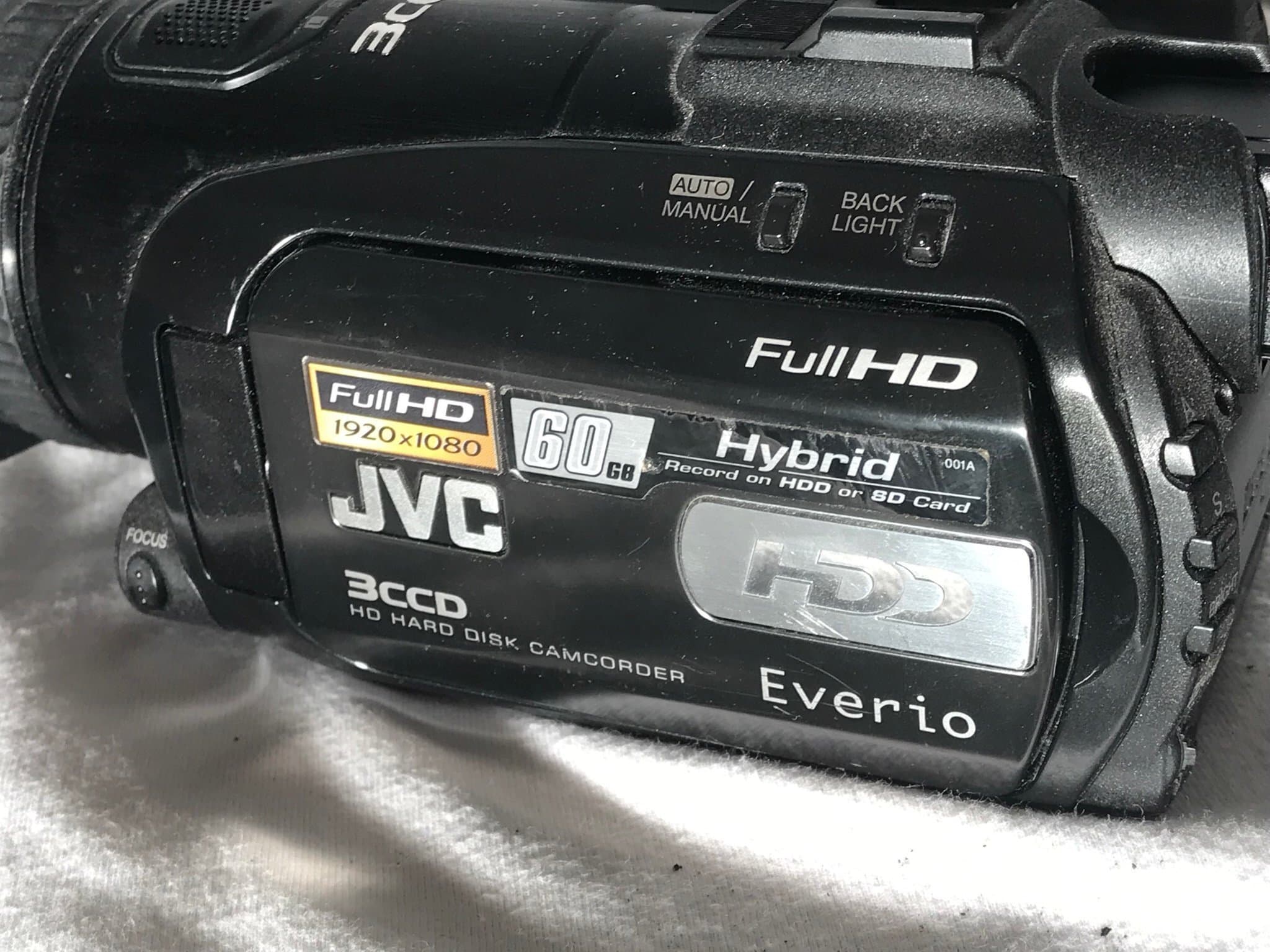 JVC Everio FULL HD-kamera 3 CCD- sensor * bra batteri * laddare*sparsamt använd
