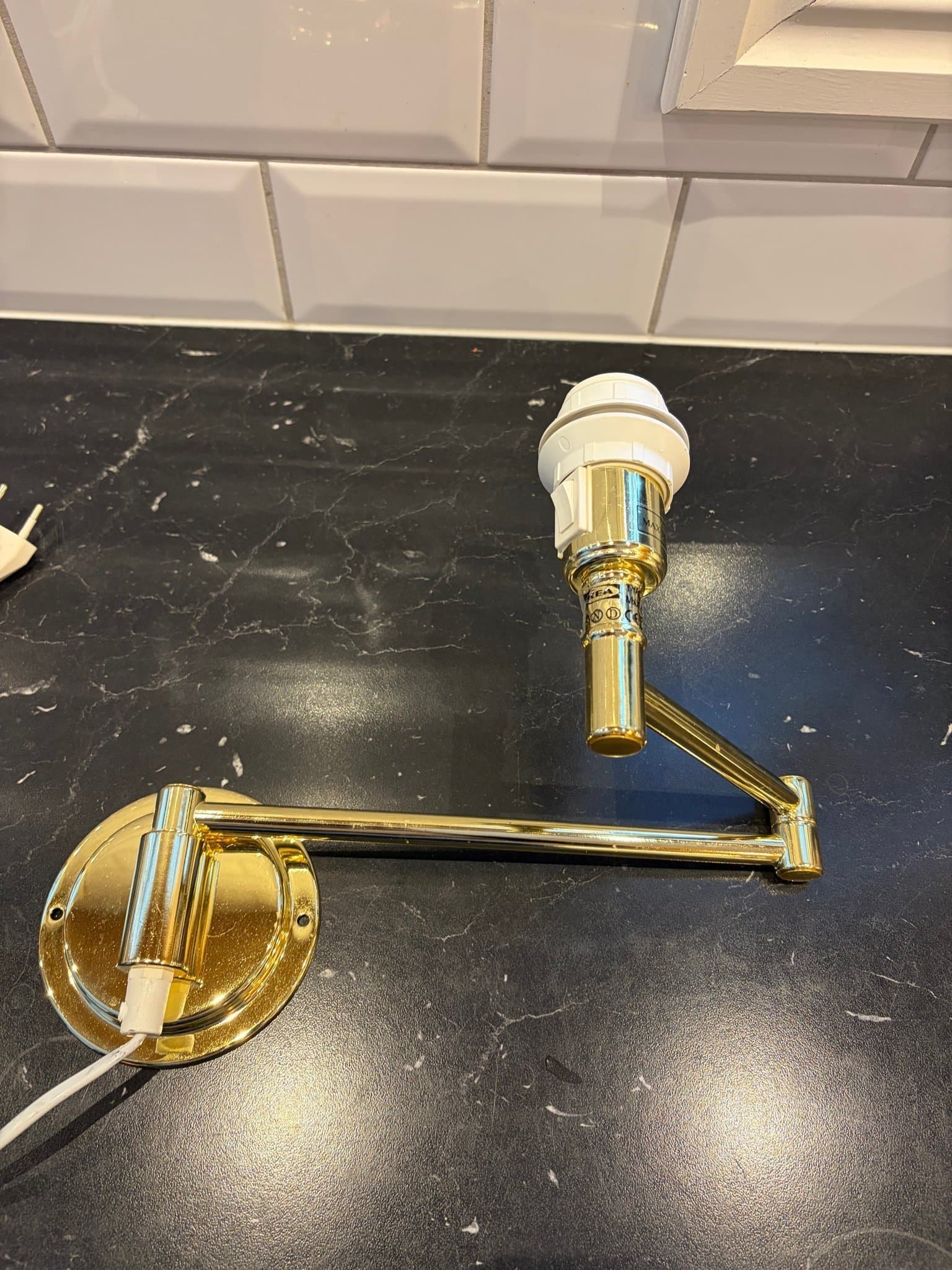 Nästan Nyskick Vägglampa lampa i mässing IKEA