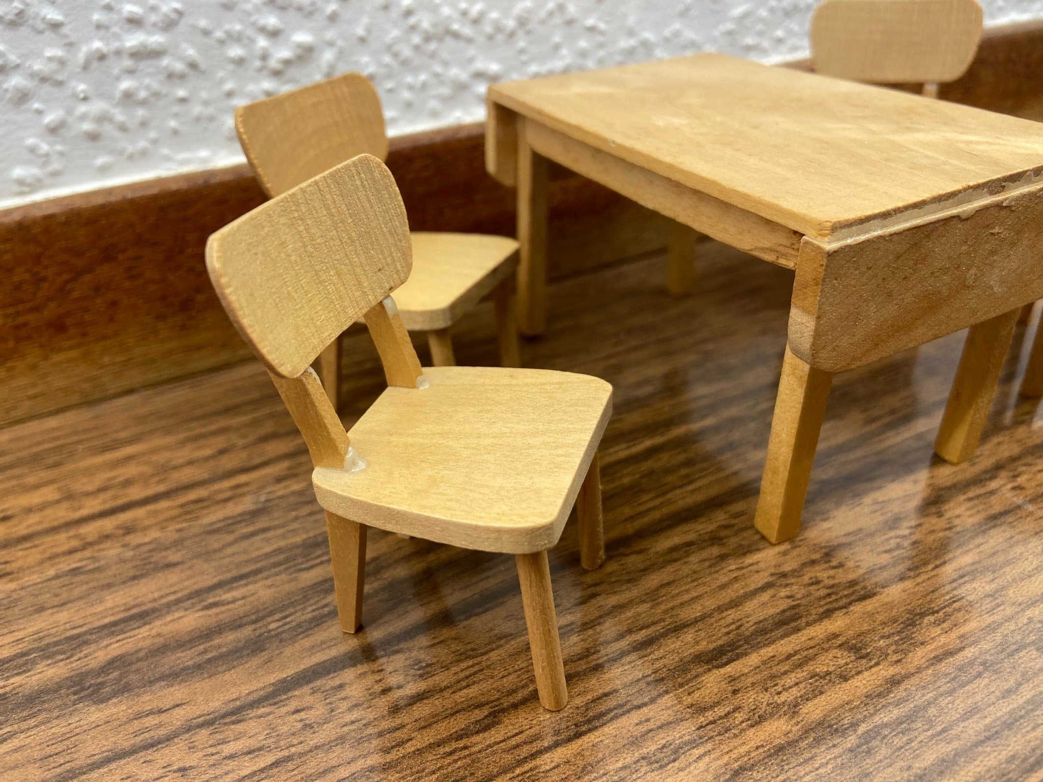 LUNDBY - Lerro - Bord - Stolar - Matsalsmöbel - Dockskåp