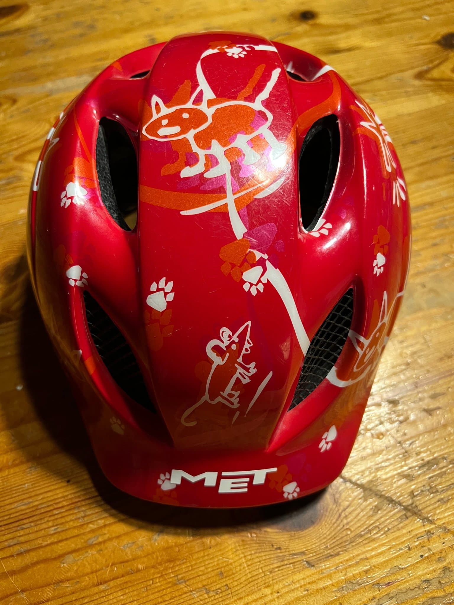 MET Buddy barnhjälm, röd, storlek 46-52