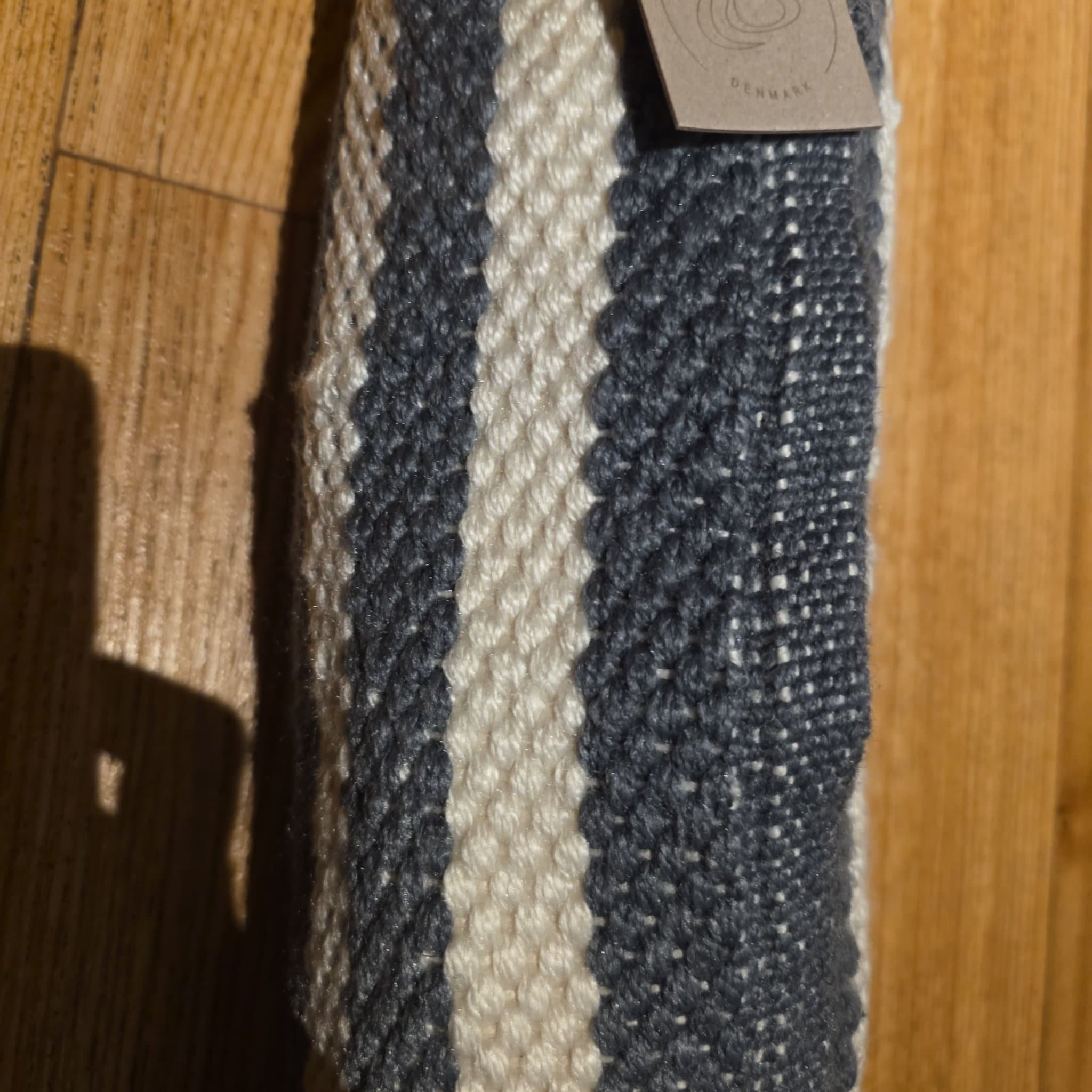 Lene Bjerre Strivie Matta Blågrå/Vit 140x70