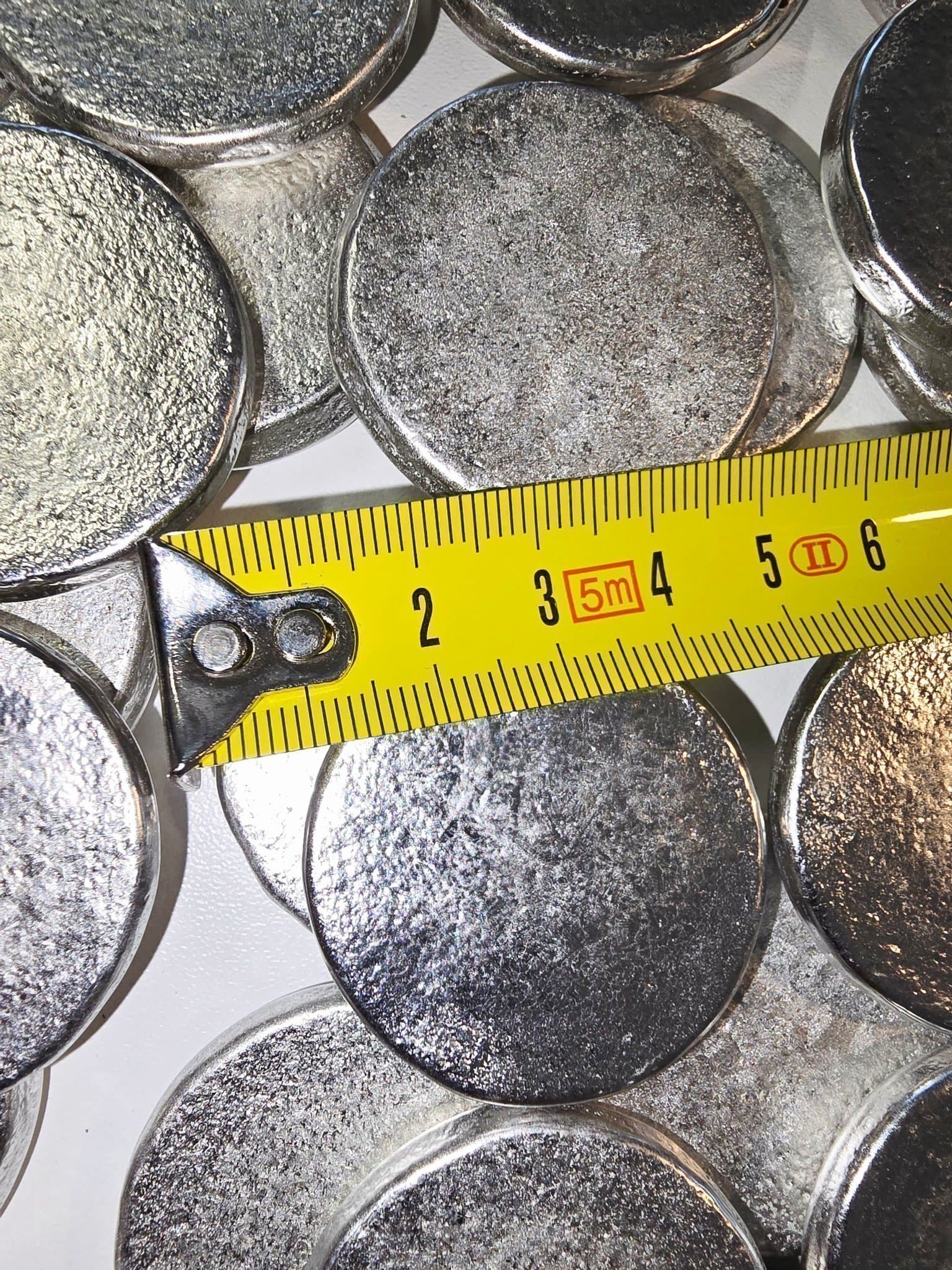 Gjuttenn - 2 kg Tenn polletter för gjuta, hantverk, smycken, etc, figurer 3×0.4