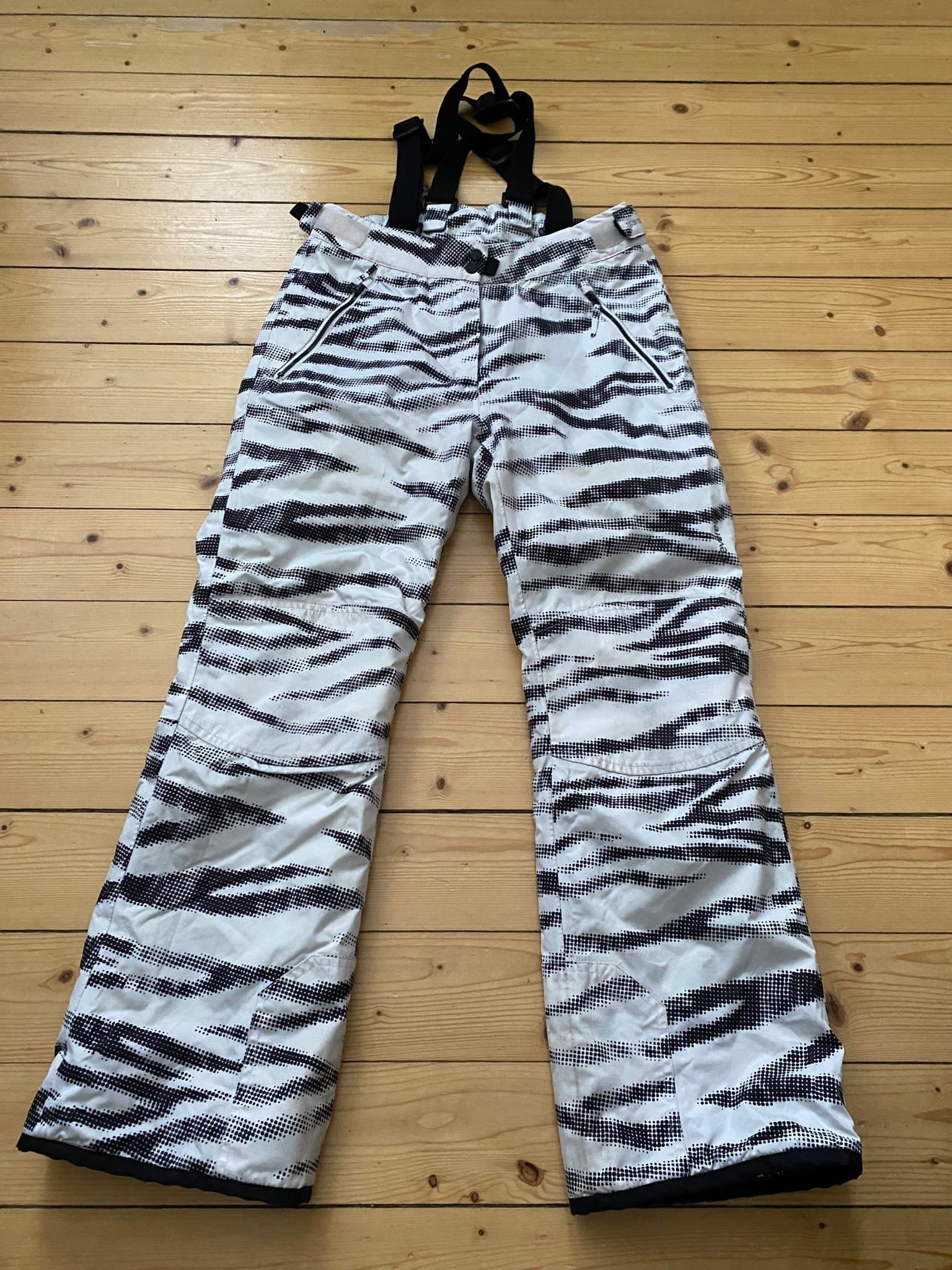 Skidbyxor från Everest i storlek 164