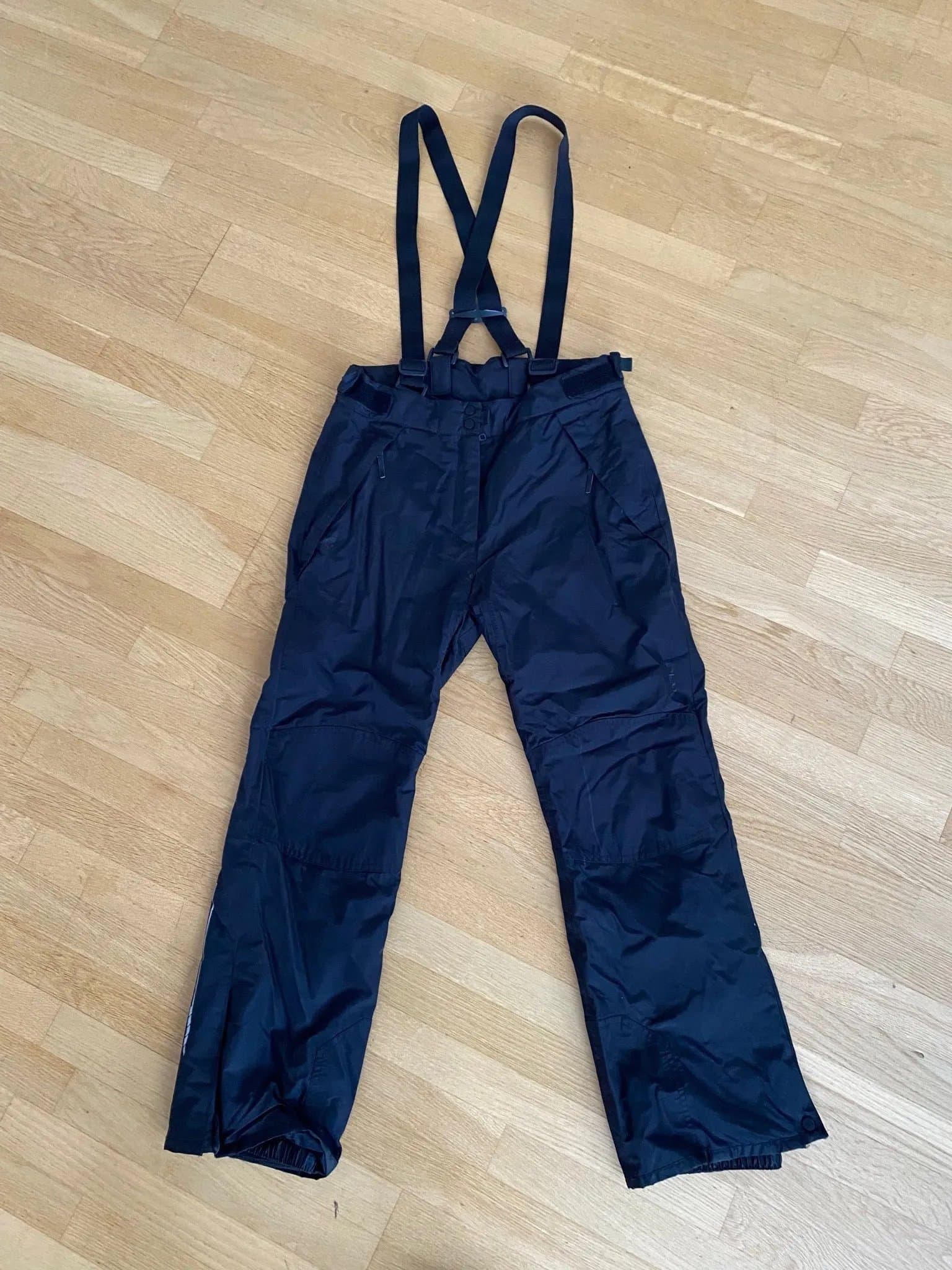 Svarta skidbyxor från Everest storlek 164