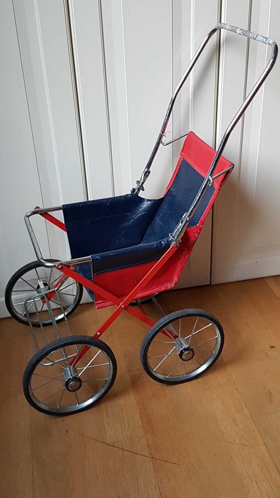 Retro Emmaljunga Dockvagn