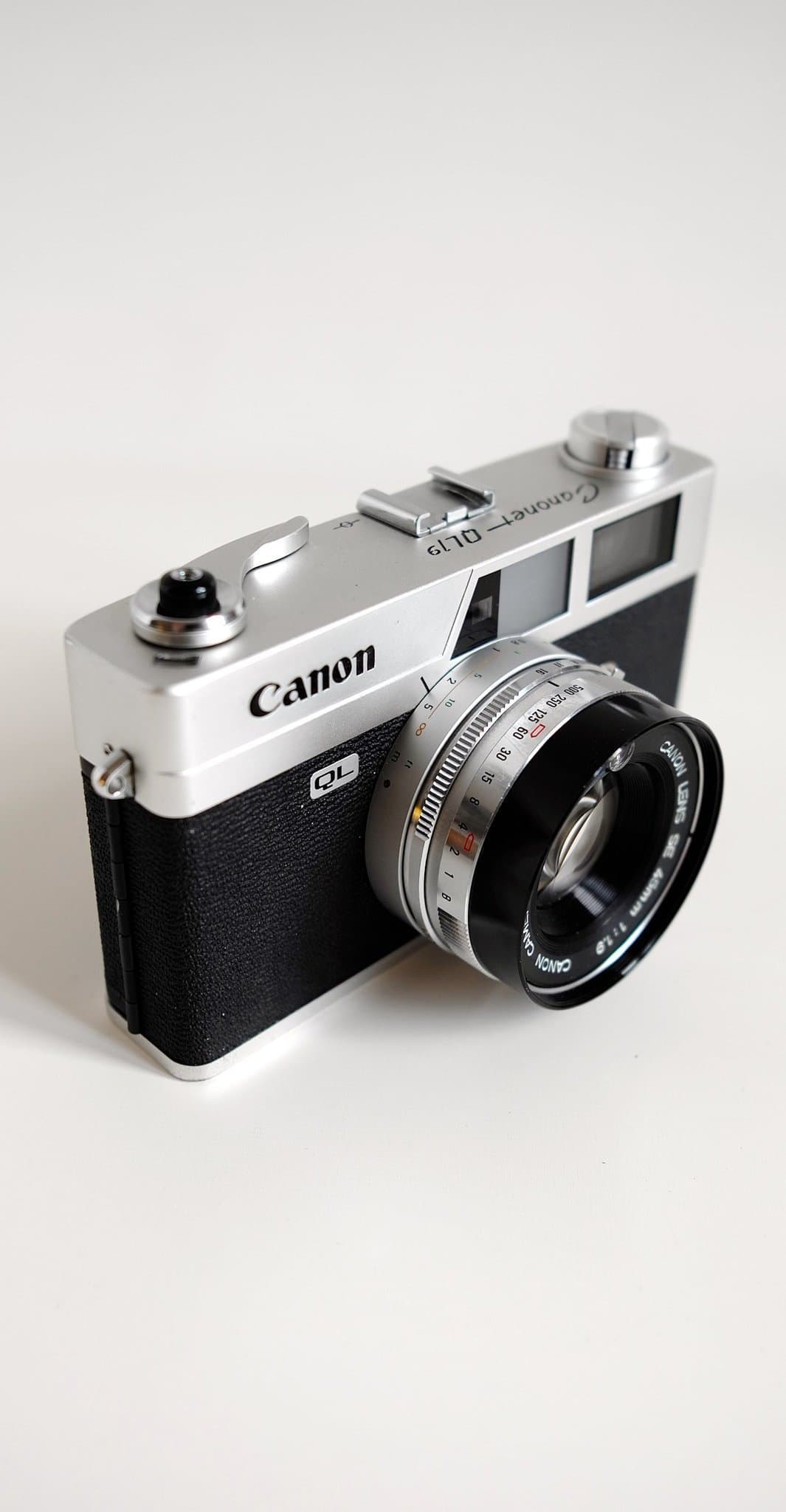 Canon Canonet QL19 med Canon 45 mm F1.9 objektiv i toppskick