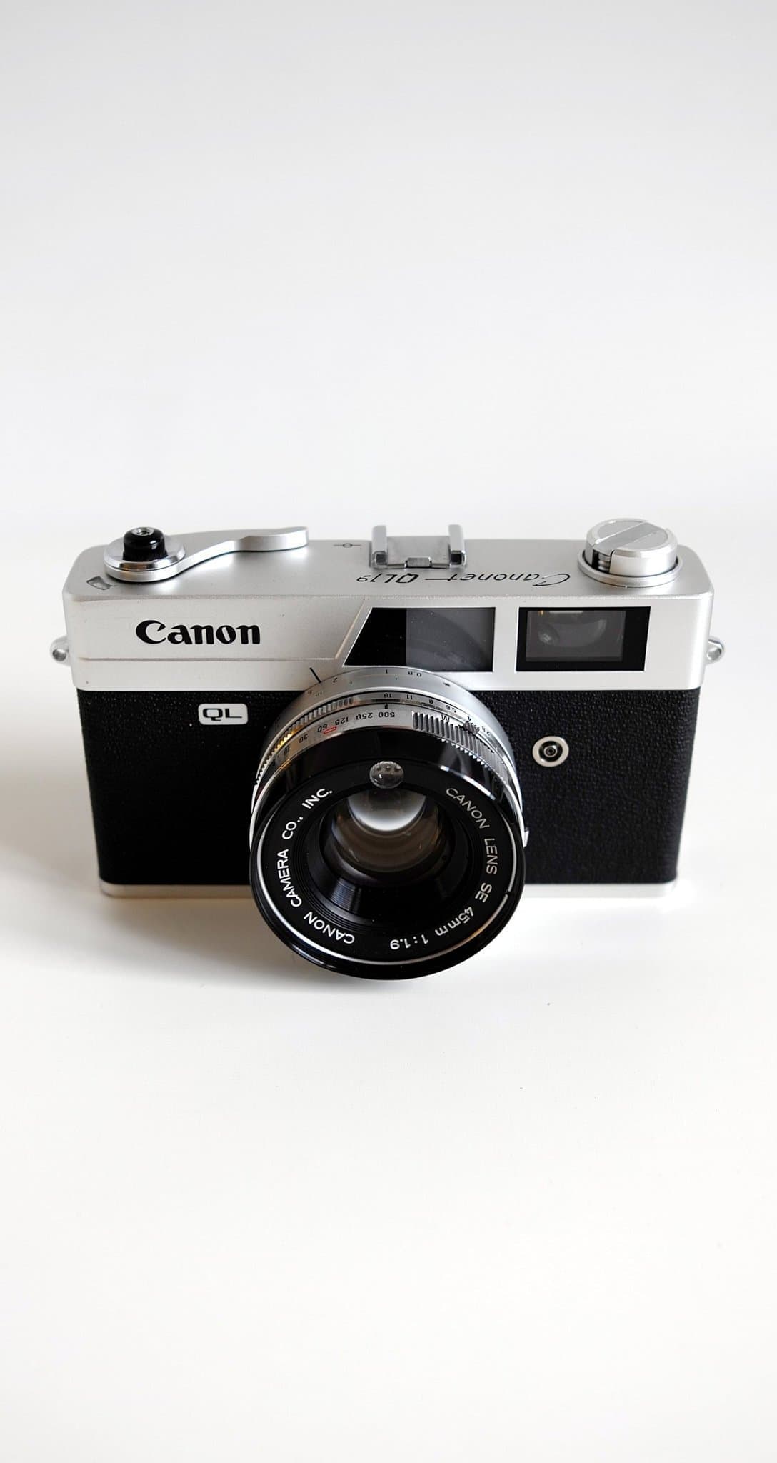 Canon Canonet QL19 med Canon 45 mm F1.9 objektiv i toppskick