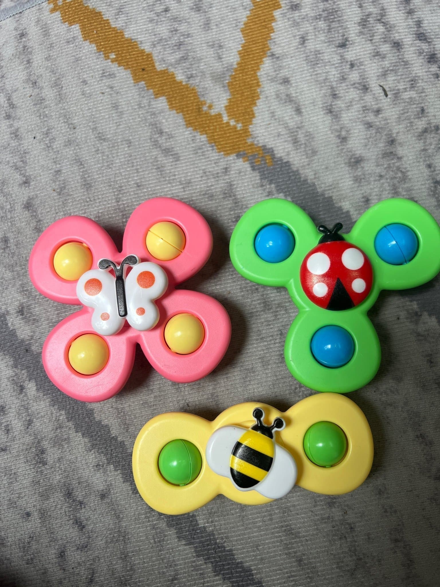 3-Pack Baby Fidget Spinners med Sugkopp – Roliga och Utvecklande Leksaker