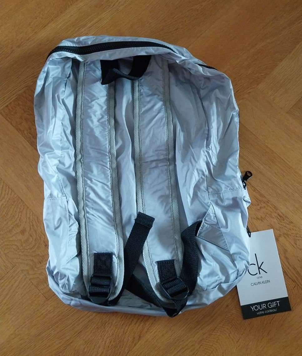 Calvin Klein grå ryggsäck HELT NY ALLA LAPAR KVAR PERFECT GIFT