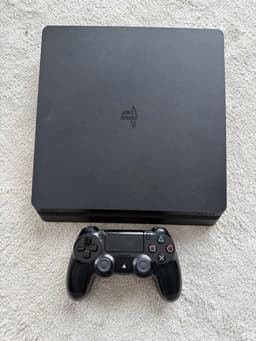 Sony PlayStation 4 Slim med handkontroll
