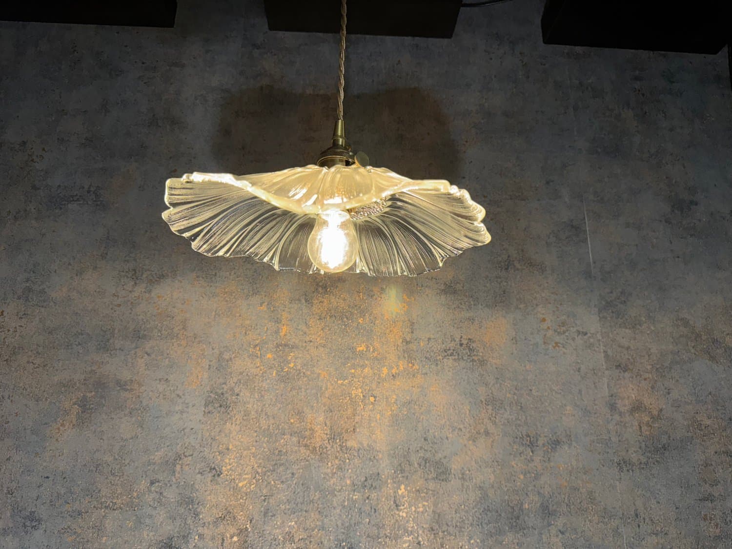 Pendellampa glas lotus Transparent Retrodesign