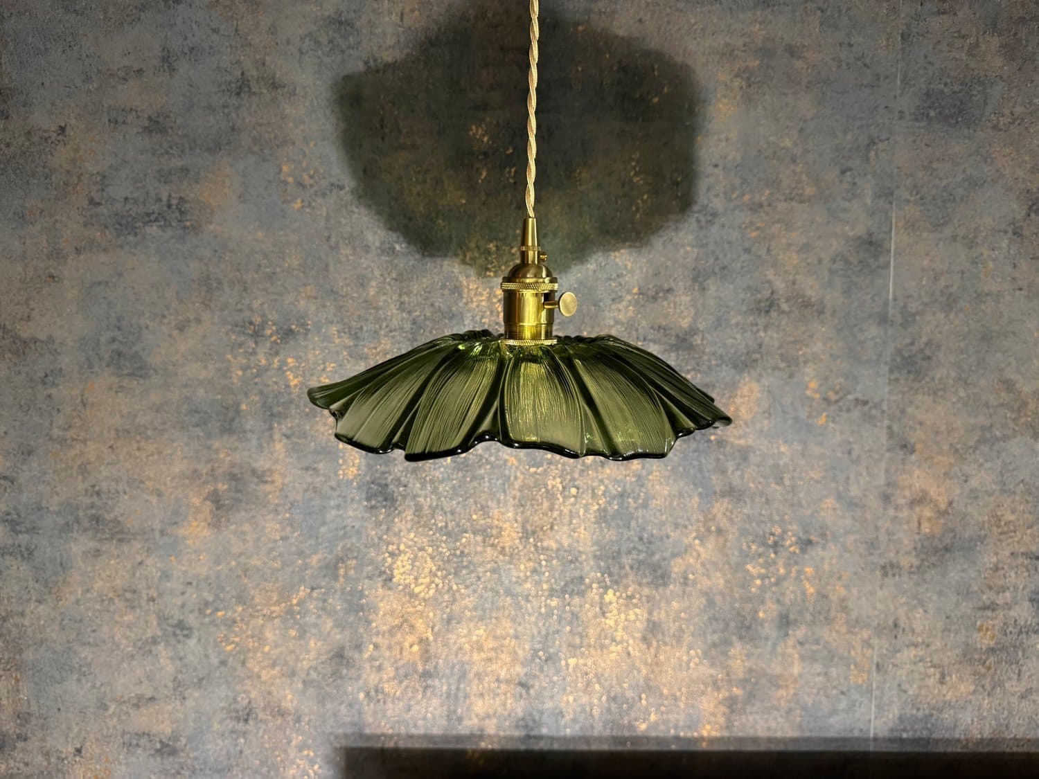 Pendellampa glas lotus Grön retrodesign