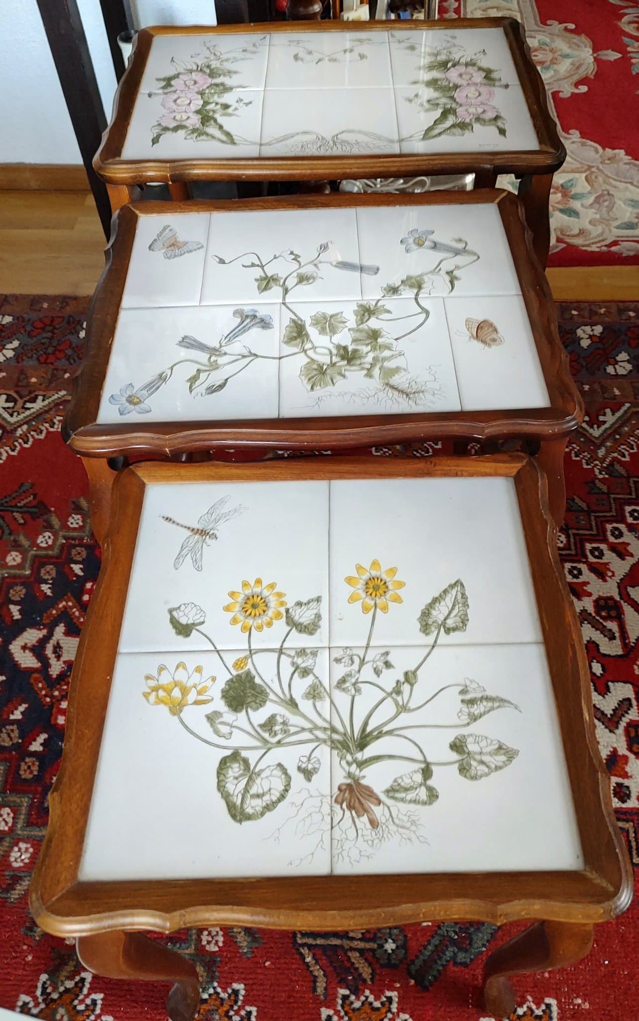 Tre Satellitbord med Kakel