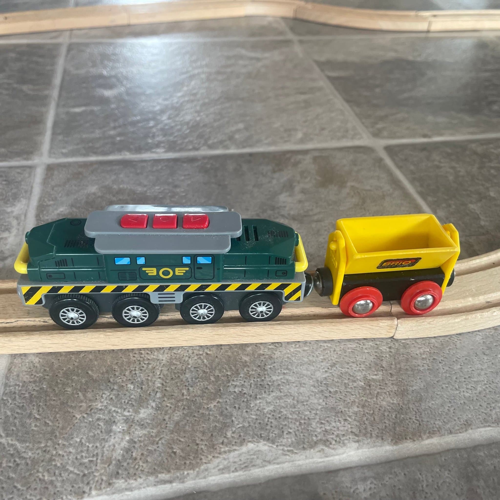 BRIO Tågbana med lok och vagn