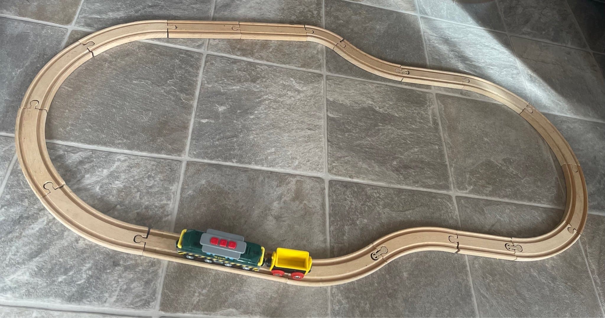 BRIO Tågbana med lok och vagn