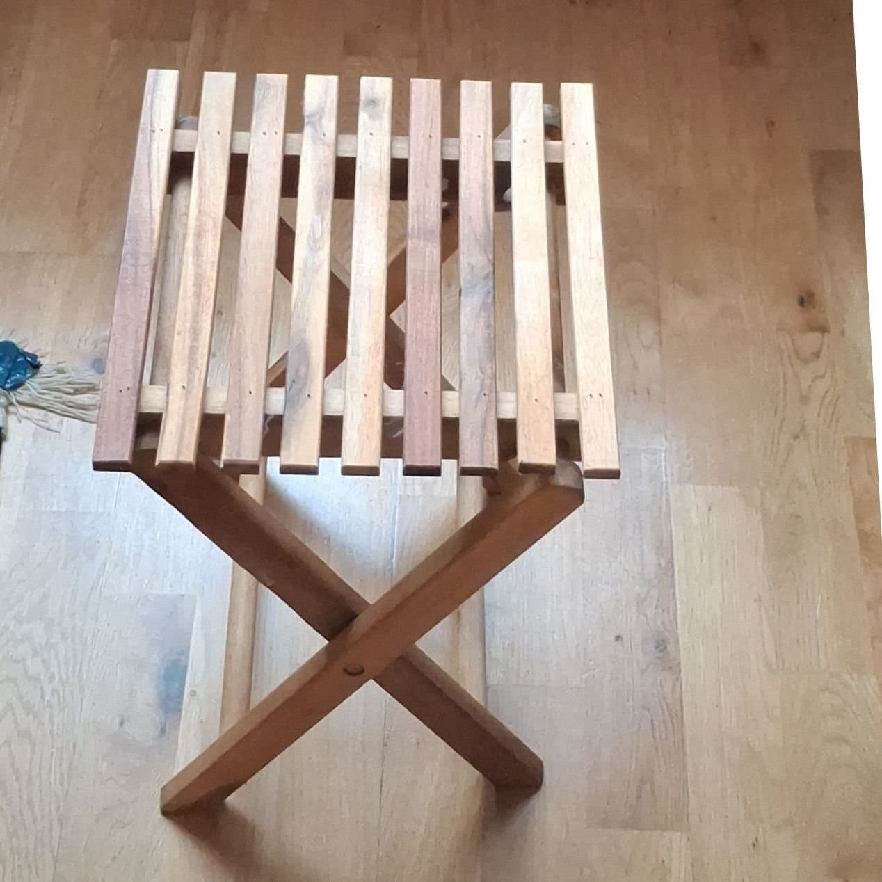 Hopfällbar pall i trä