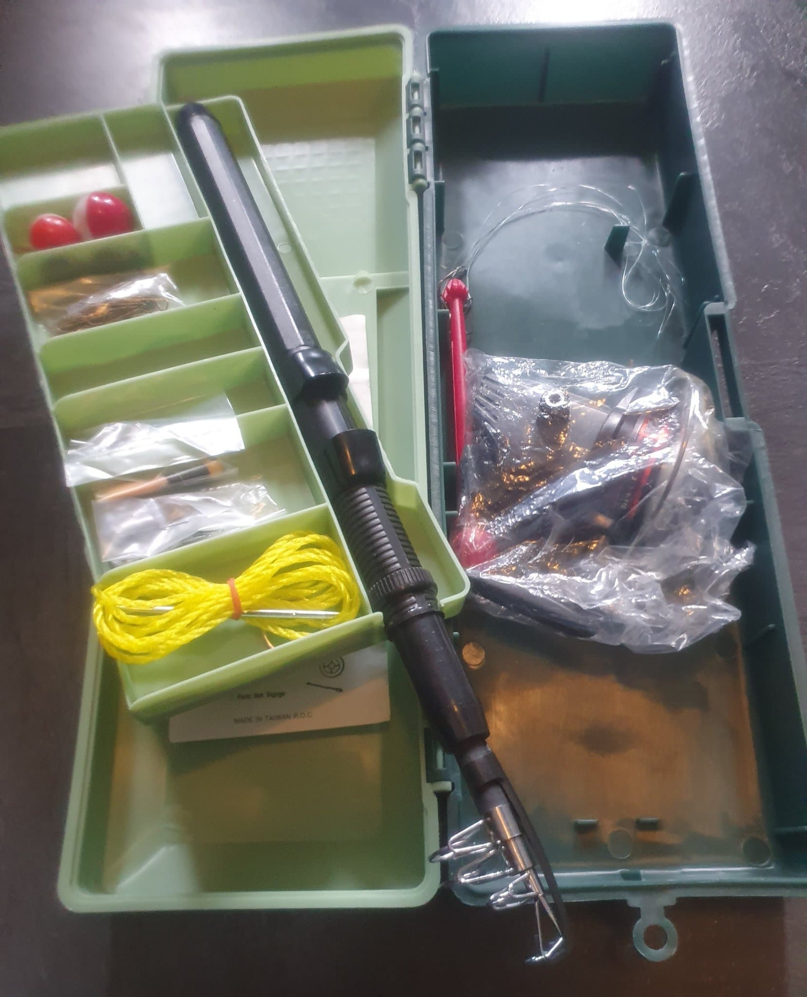 Fiskeset med tillbehör NYTT rulle TOM SAWYER diverse tillbehör. Bra extralåda!