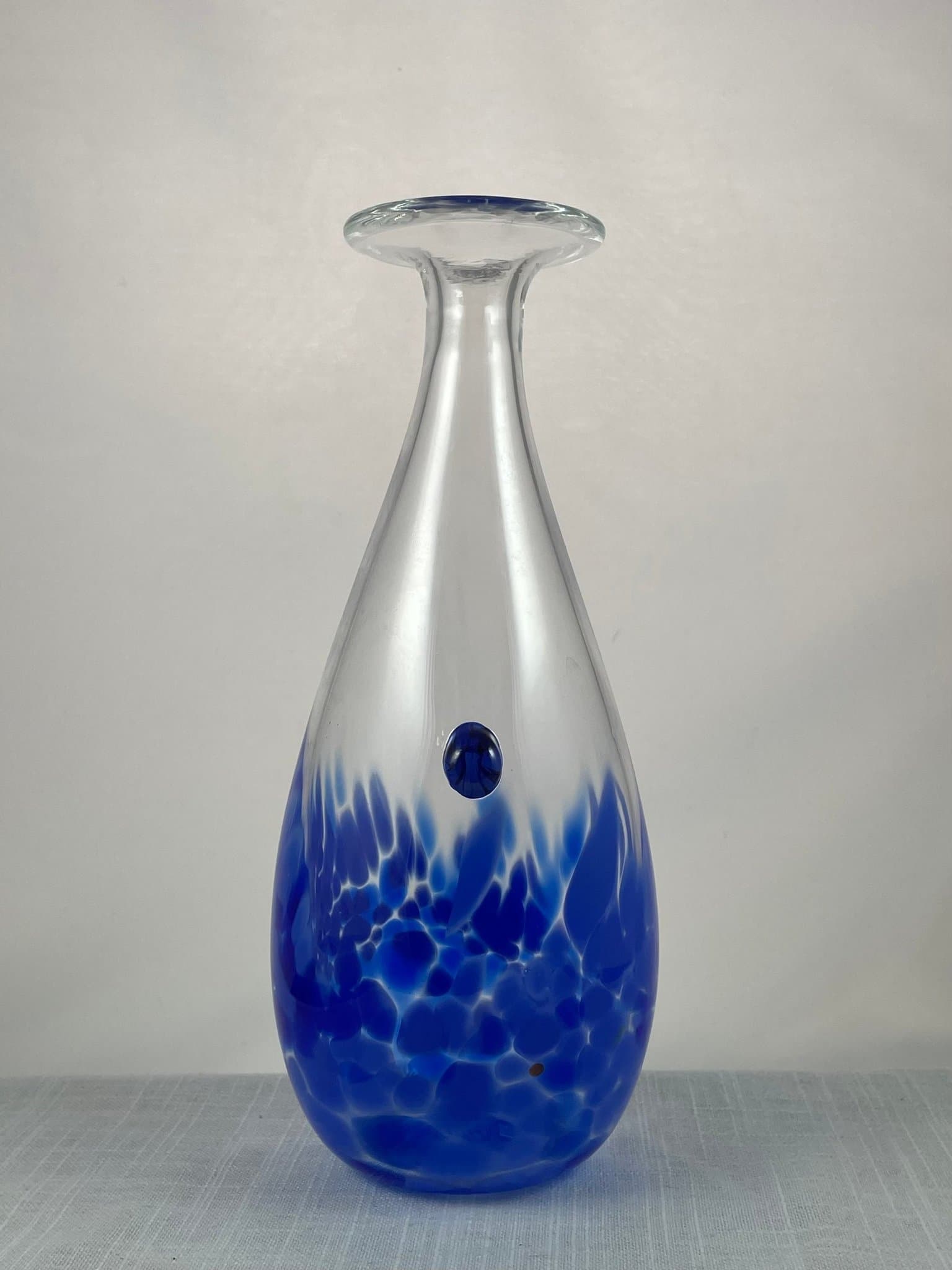 Blå glasvas som lampa – Dalsland Glasbruk – Signerad – LED-lampfot ingår