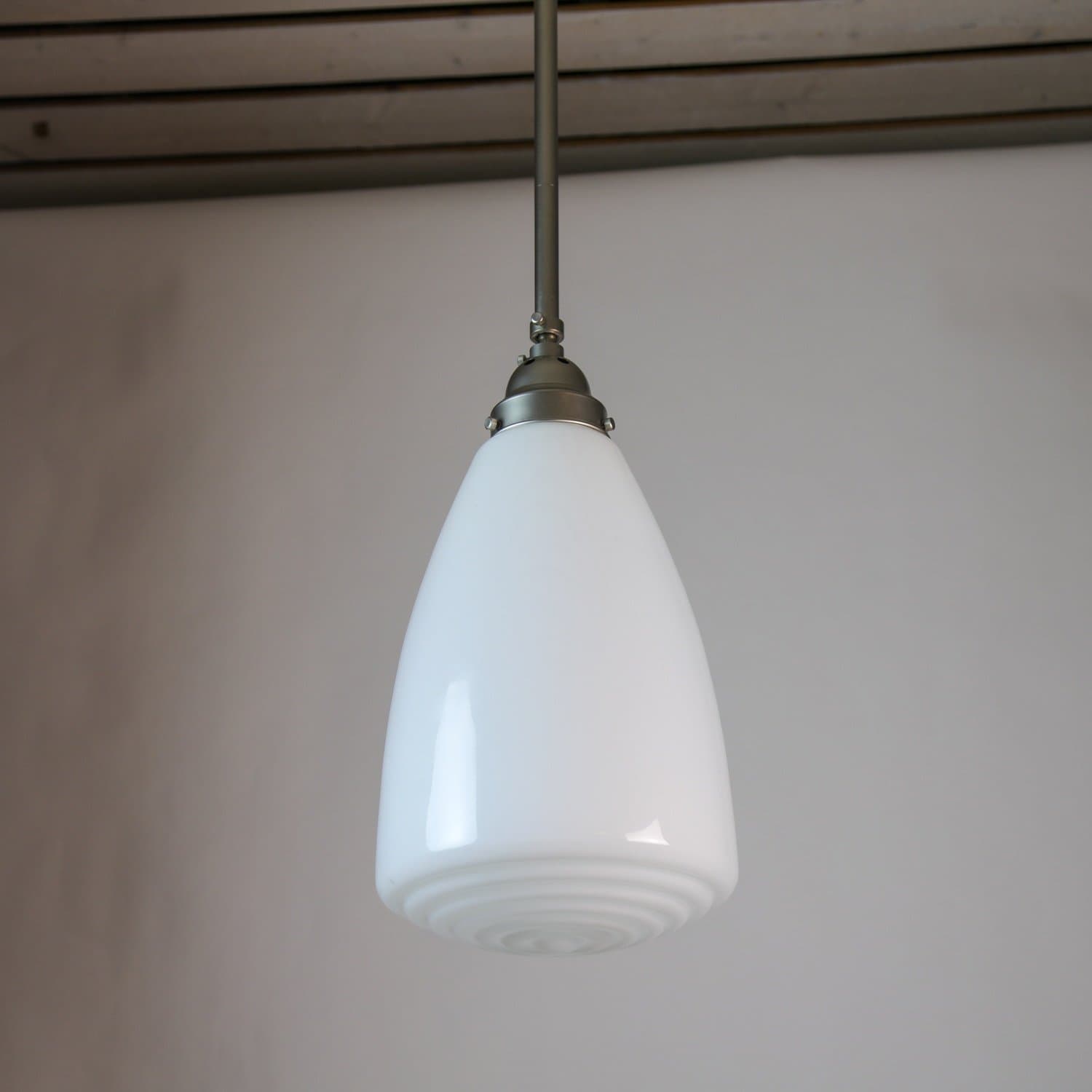 Klassisk Art deco jugend sekelskifte, opalglas, metall, justerbar teleskopstång