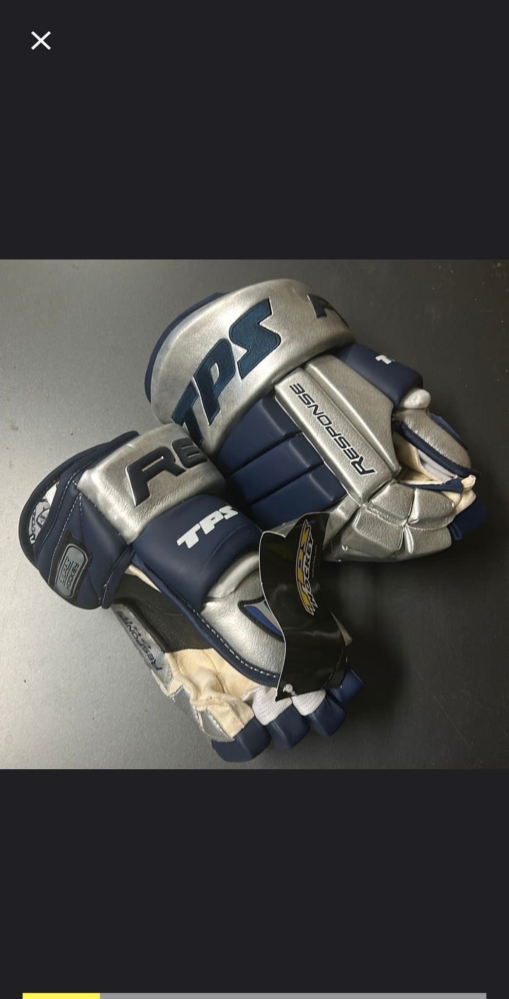 TPS Response R6 Hockeyhandskar 13 tum