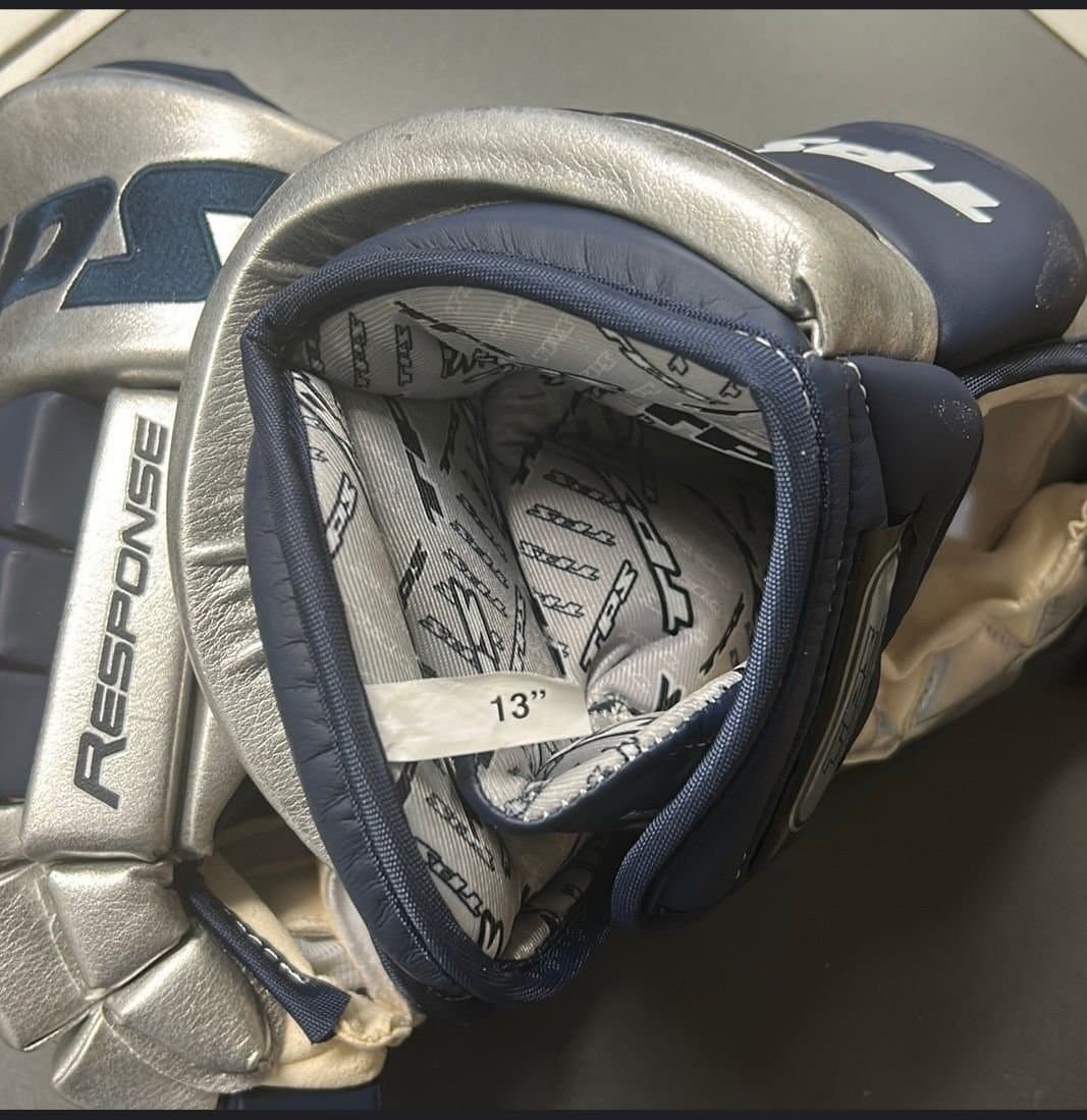 TPS Response R6 Hockeyhandskar 13 tum