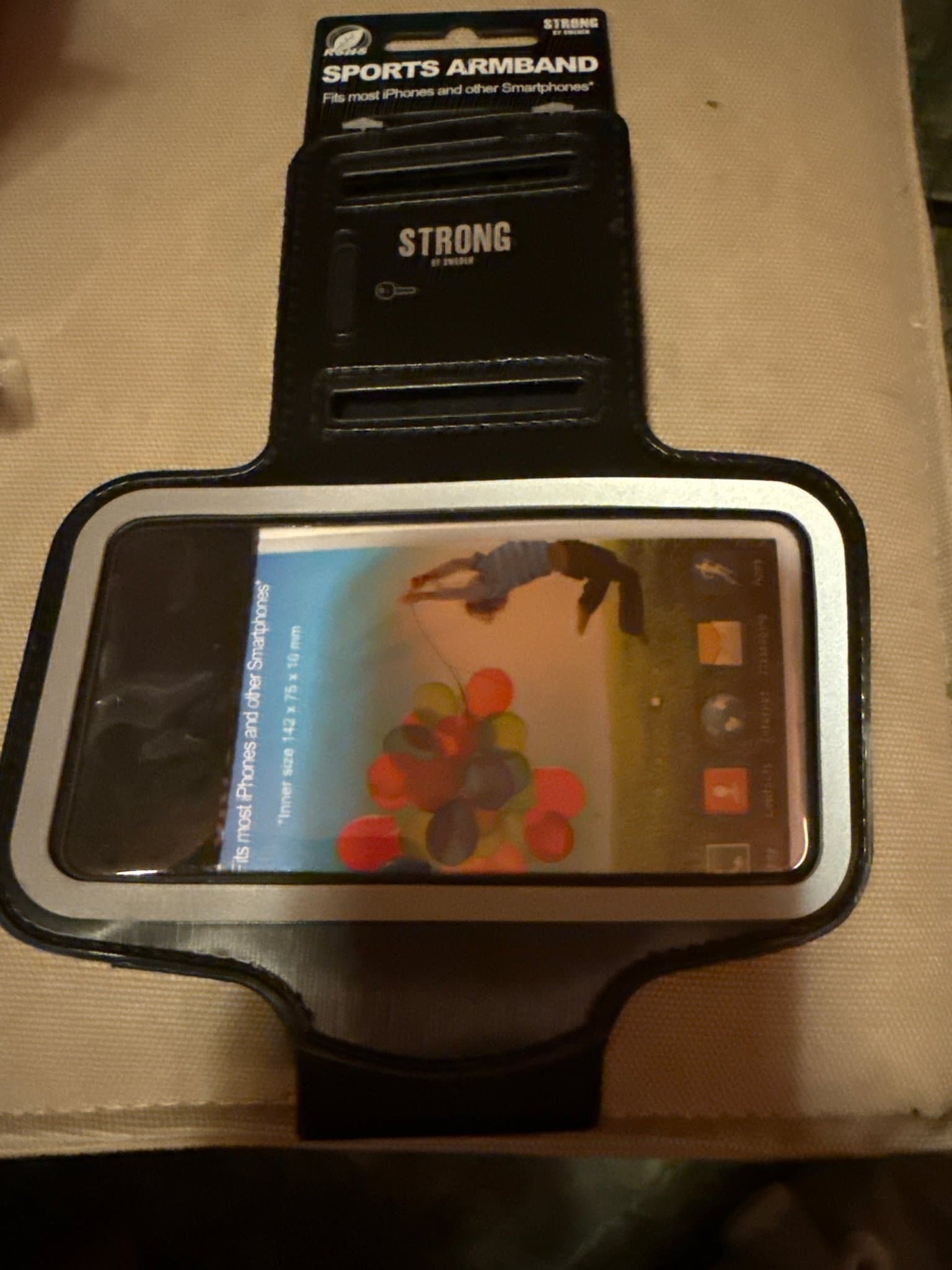 Oanvänt! Sportarmband för smartphone - STRONG by Sweden