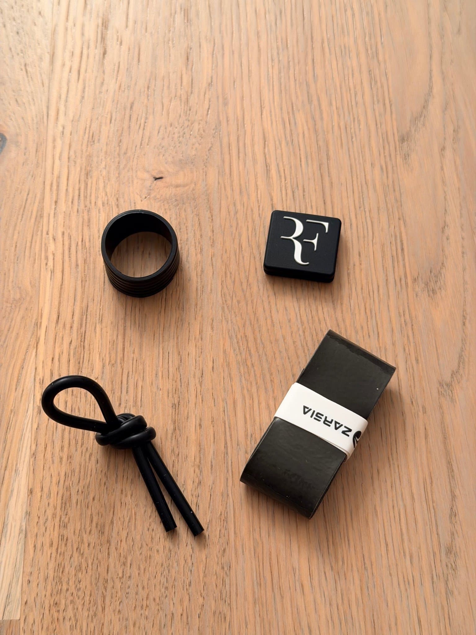 Tennis tillbehör: Zarsia grepplinda, Federer dämpare, ring och snodd