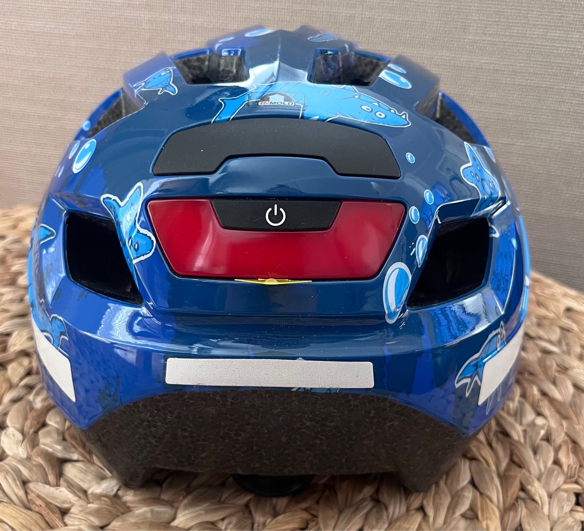 Barncykelhjälm, blå med hajar, strl XS (46-51 cm)