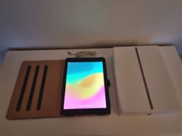 iPad (6th Generation) med Case och Skärmskyddande film