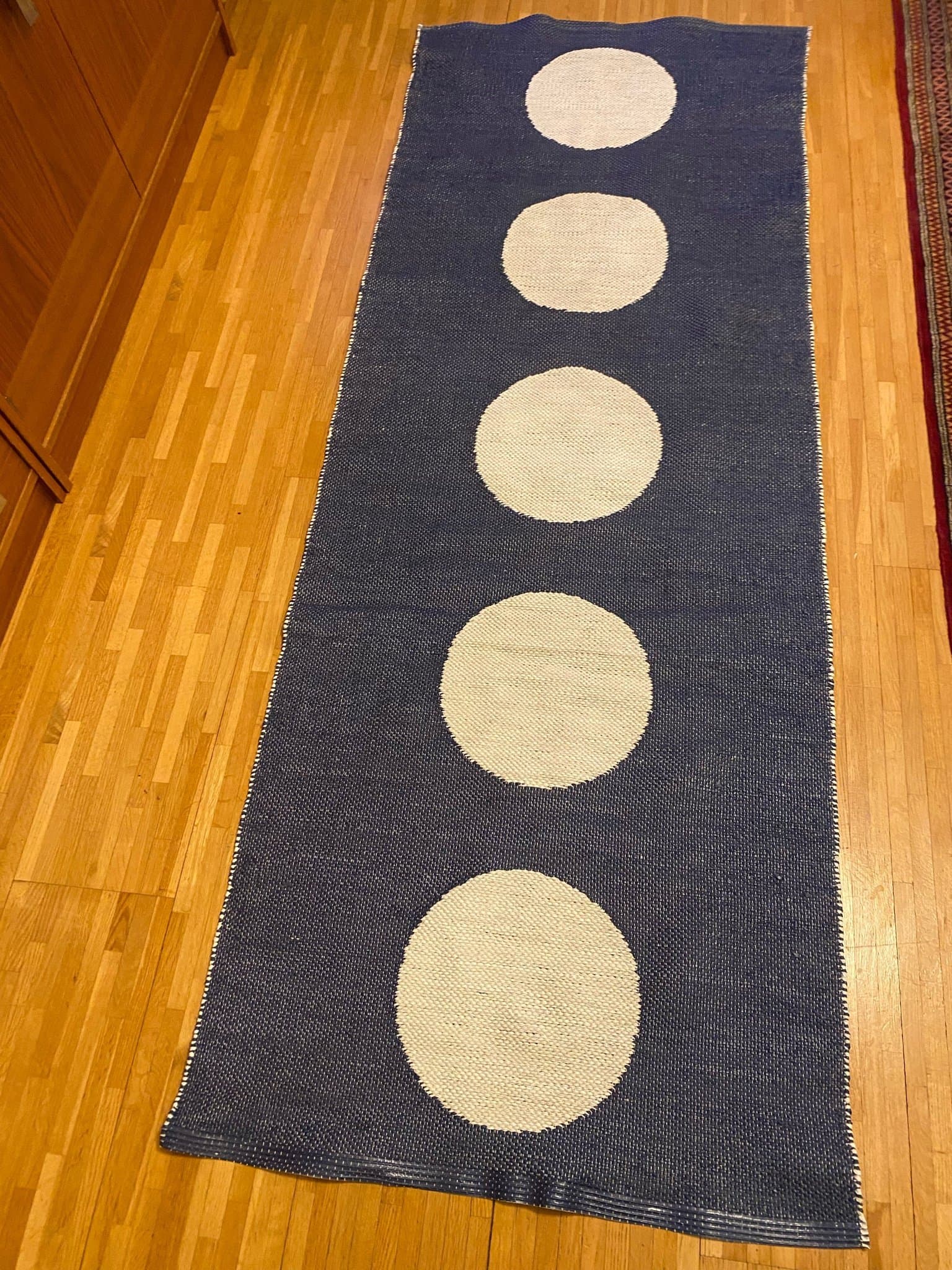 Vändbar plasmatta med prickar