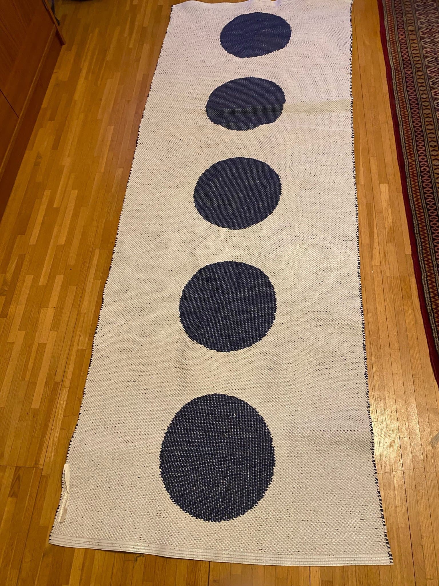 Vändbar plasmatta med prickar