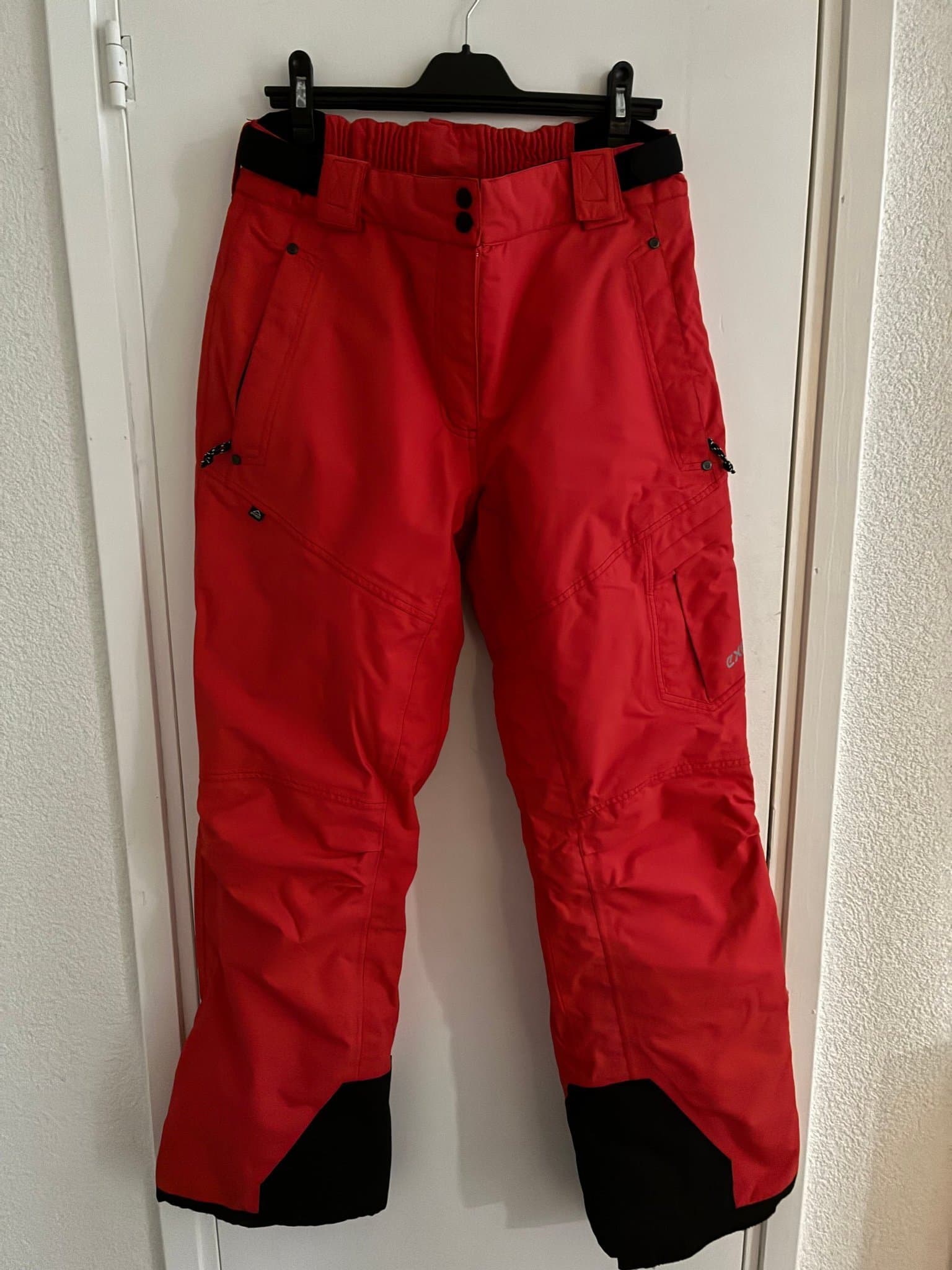 McKinley röda skidbyxor i storlek 44.