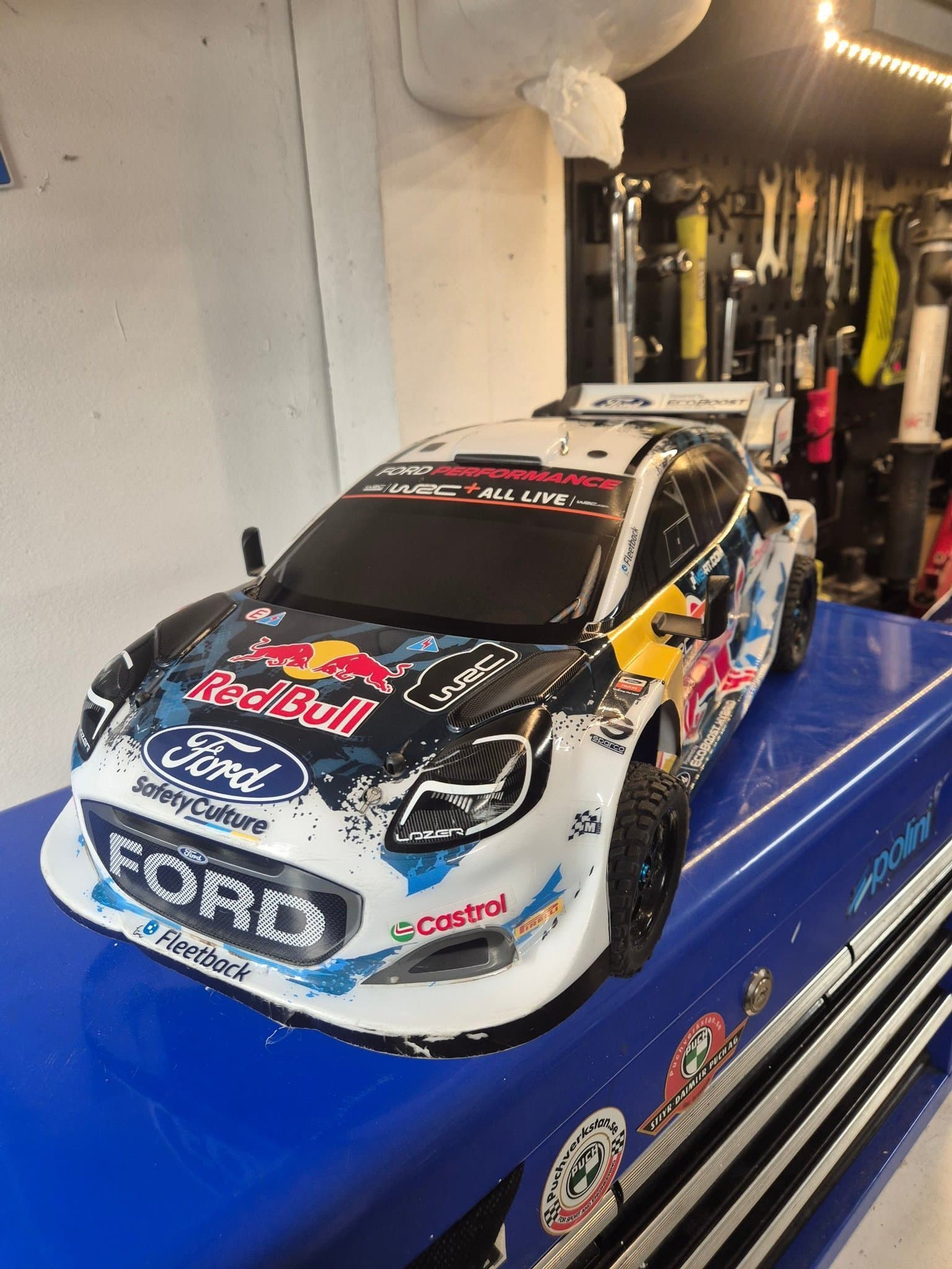 Radiostyrd rallybil 1:8 4wd