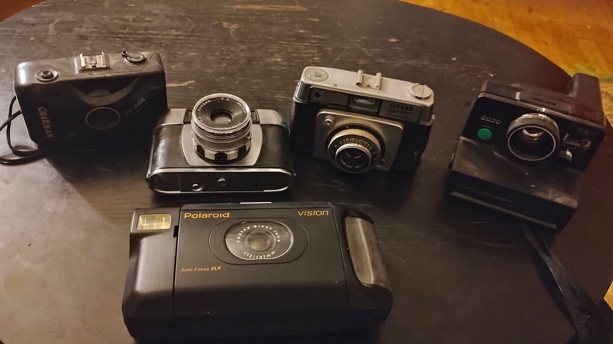 Direkt kamera säljs som antikvitet. 5 st antika diverse kameror