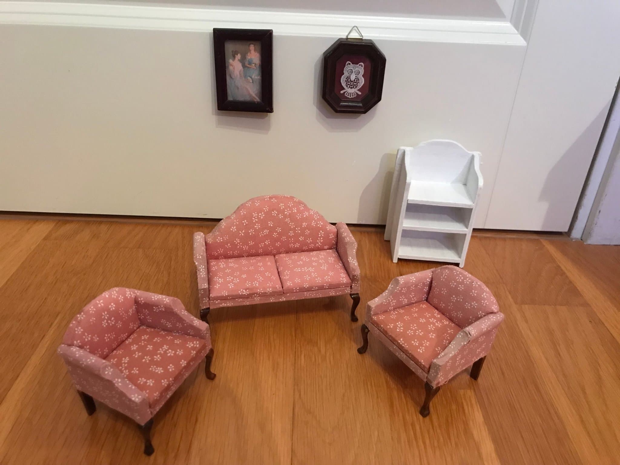 Louis XV soffgrupp Dollhouse Emporium